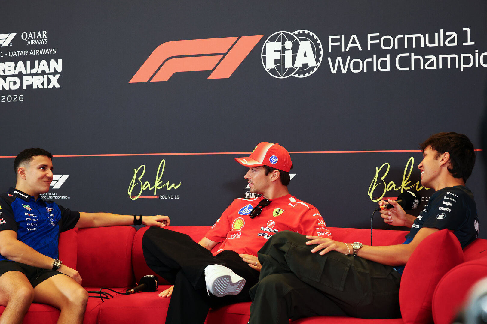 GP AZERBAIJAN, (L to R): Isack Hadjar (FRA) Red Bull Racing; Charles Leclerc (MON) Ferrari; e Alexander Albon (THA) Williams F1 Team, in the FIA Press Conference.
23.09.2026. Formula One World Championship, Rd 15, Azerbaijan Grand Prix, Baku, Azerbaijan, Preparations Day.
- www.xpbimages.com, EMail: requests@xpbimages.com © Copyright: Bearne / XPB Images