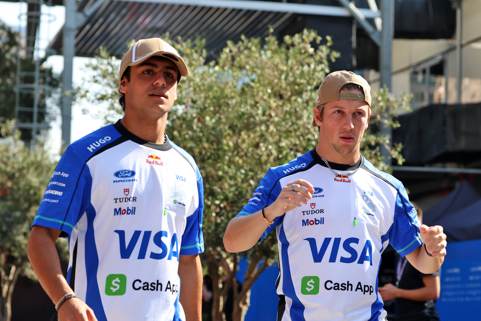 GP AZERBAIJAN, (L to R): Arvid Lindblad (GBR) Racing Bulls Formula One Team with Liam Lawson (NZL) Racing Bulls Formula One Team.
24.09.2026. Formula One World Championship, Rd 15, Azerbaijan Grand Prix, Baku, Azerbaijan, Practice Day.
 - www.xpbimages.com, EMail: requests@xpbimages.com © Copyright:  Rew / XPB Images