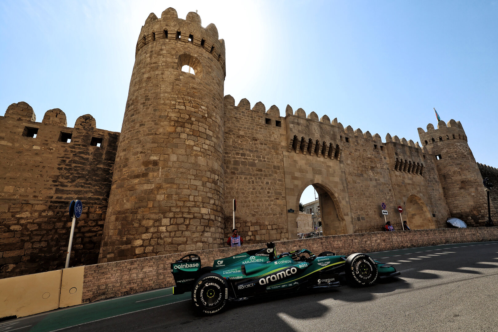 GP AZERBAIJAN, Lance Stroll (CDN) Aston Martin F1 Team AMR26.
24.09.2026. Formula One World Championship, Rd 15, Azerbaijan Grand Prix, Baku, Azerbaijan, Practice Day.
 - www.xpbimages.com, EMail: requests@xpbimages.com © Copyright:  Rew / XPB Images