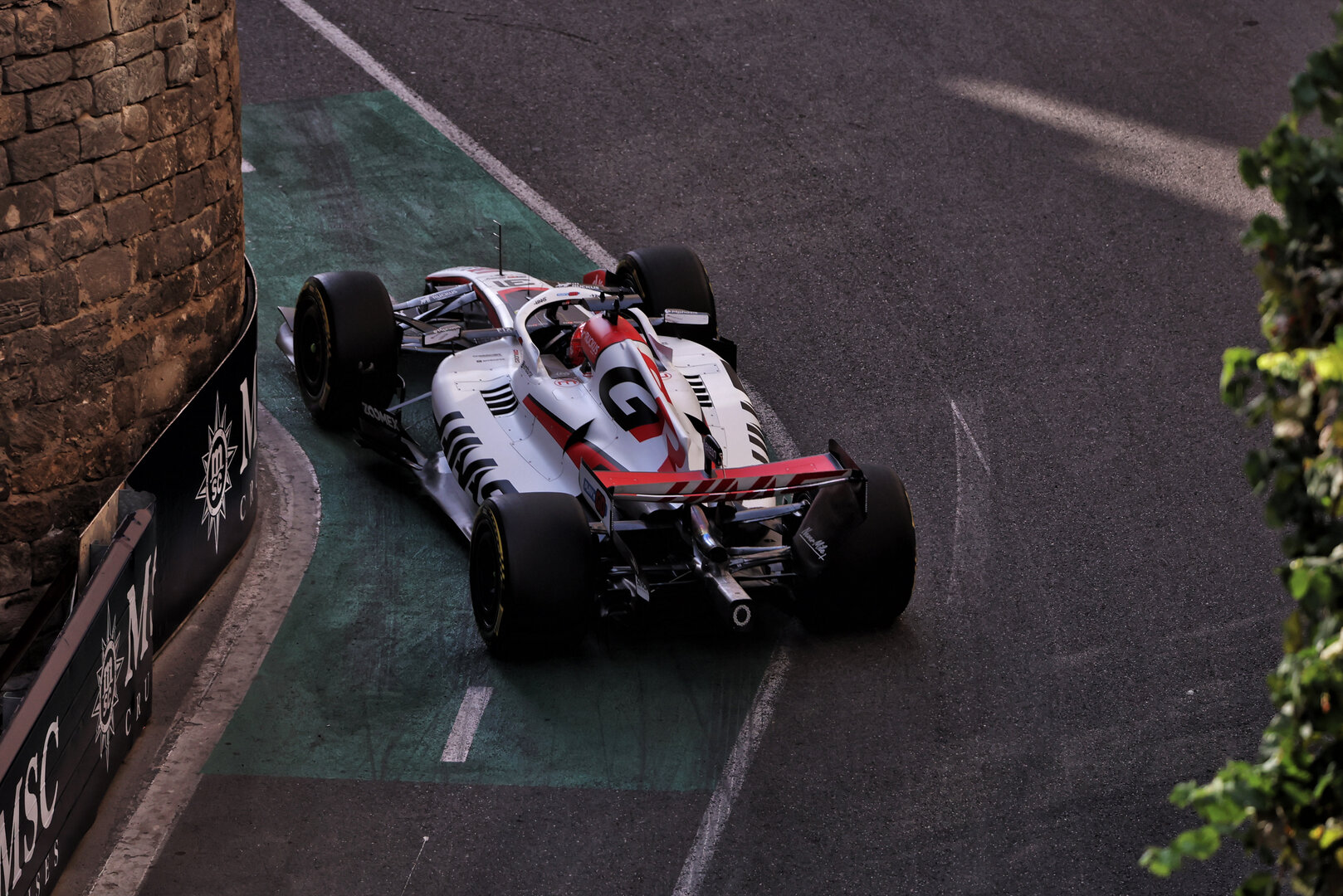 GP AZERBAIJAN, Esteban Ocon (FRA) Haas F1 Team VF-26.
24.09.2026. Formula One World Championship, Rd 15, Azerbaijan Grand Prix, Baku, Azerbaijan, Practice Day.
 - www.xpbimages.com, EMail: requests@xpbimages.com © Copyright:  Rew / XPB Images