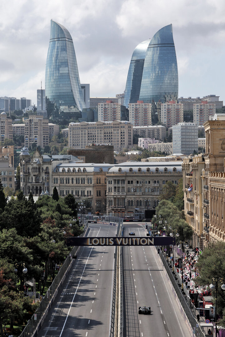 GP AZERBAIJAN, Andrea Kimi Antonelli (ITA) Mercedes AMG Formula One Team W17.
25.09.2026. Formula One World Championship, Rd 15, Azerbaijan Grand Prix, Baku, Azerbaijan, Qualifiche Day.
 - www.xpbimages.com, EMail: requests@xpbimages.com © Copyright:  Rew / XPB Images