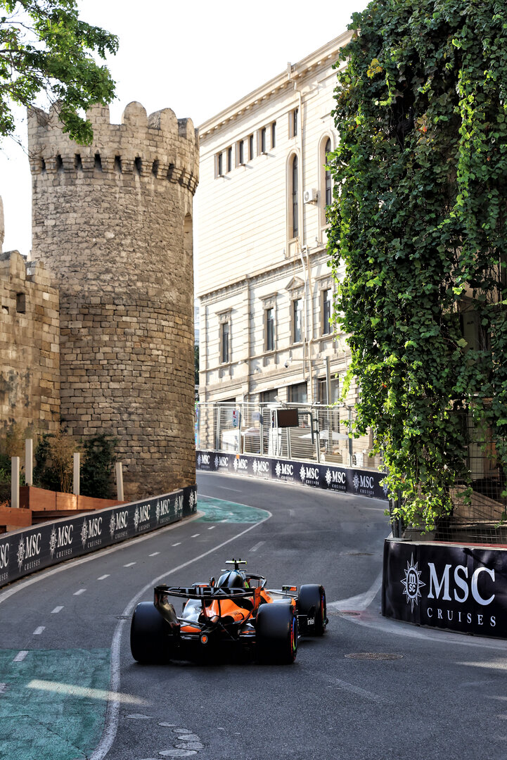 GP AZERBAIJAN, Lando Norris (GBR) McLaren F1 Team MCL40.
25.09.2026. Formula One World Championship, Rd 15, Azerbaijan Grand Prix, Baku, Azerbaijan, Qualifiche Day.
 - www.xpbimages.com, EMail: requests@xpbimages.com © Copyright:  Rew / XPB Images