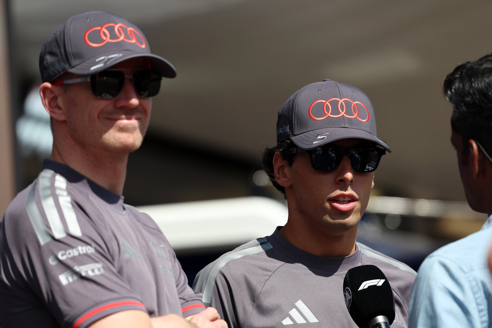 GP AZERBAIJAN, (L to R): Nico Hulkenberg (GER) Audi F1 Team e Gabriel Bortoleto (BRA) Audi F1 Team on the drivers' parade.
26.09.2026. Formula One World Championship, Rd 15, Azerbaijan Grand Prix, Baku, Azerbaijan, Gara Day.
 - www.xpbimages.com, EMail: requests@xpbimages.com © Copyright:  Rew / XPB Images
