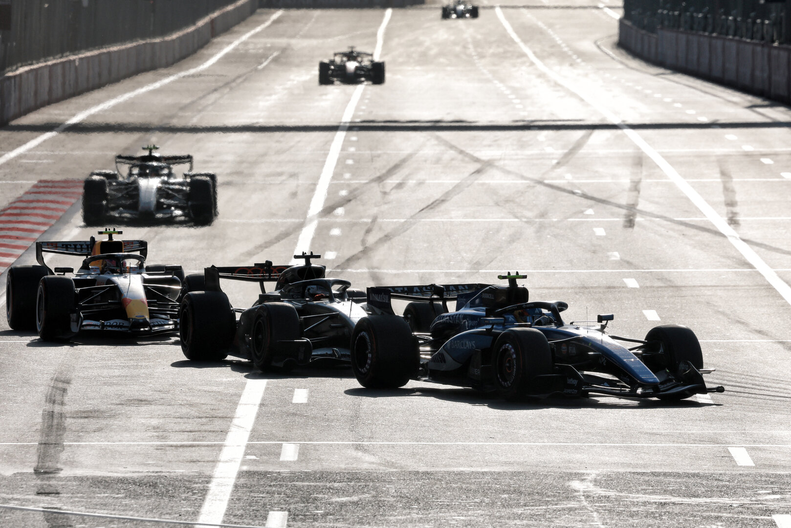 GP AZERBAIJAN, Carlos Sainz (ESP) Williams F1 Team FW48.
26.09.2026. Formula One World Championship, Rd 15, Azerbaijan Grand Prix, Baku, Azerbaijan, Gara Day.
- www.xpbimages.com, EMail: requests@xpbimages.com © Copyright: Charniaux / XPB Images