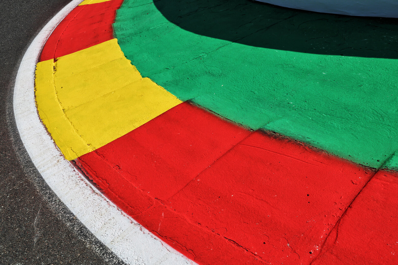 GP BELGIO, Circuit Atmosfera - kerb detail.
16.07.2026. Formula 1 World Championship, Rd 10, Belgian Grand Prix, Spa Francorchamps, Belgium, Preparation Day.
- www.xpbimages.com, EMail: requests@xpbimages.com © Copyright: Batchelor / XPB Images