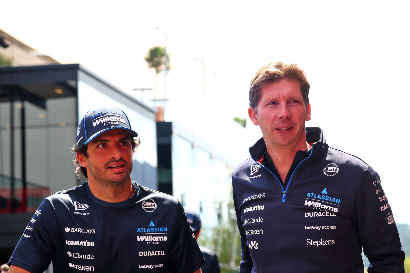 GP BELGIO, (L to R): Carlos Sainz (ESP) Williams F1 Team with James Vowles (GBR) Williams F1 Team, Team Principal.
16.07.2026. Formula 1 World Championship, Rd 10, Belgian Grand Prix, Spa Francorchamps, Belgium, Preparation Day.
- www.xpbimages.com, EMail: requests@xpbimages.com © Copyright: Bearne / XPB Images