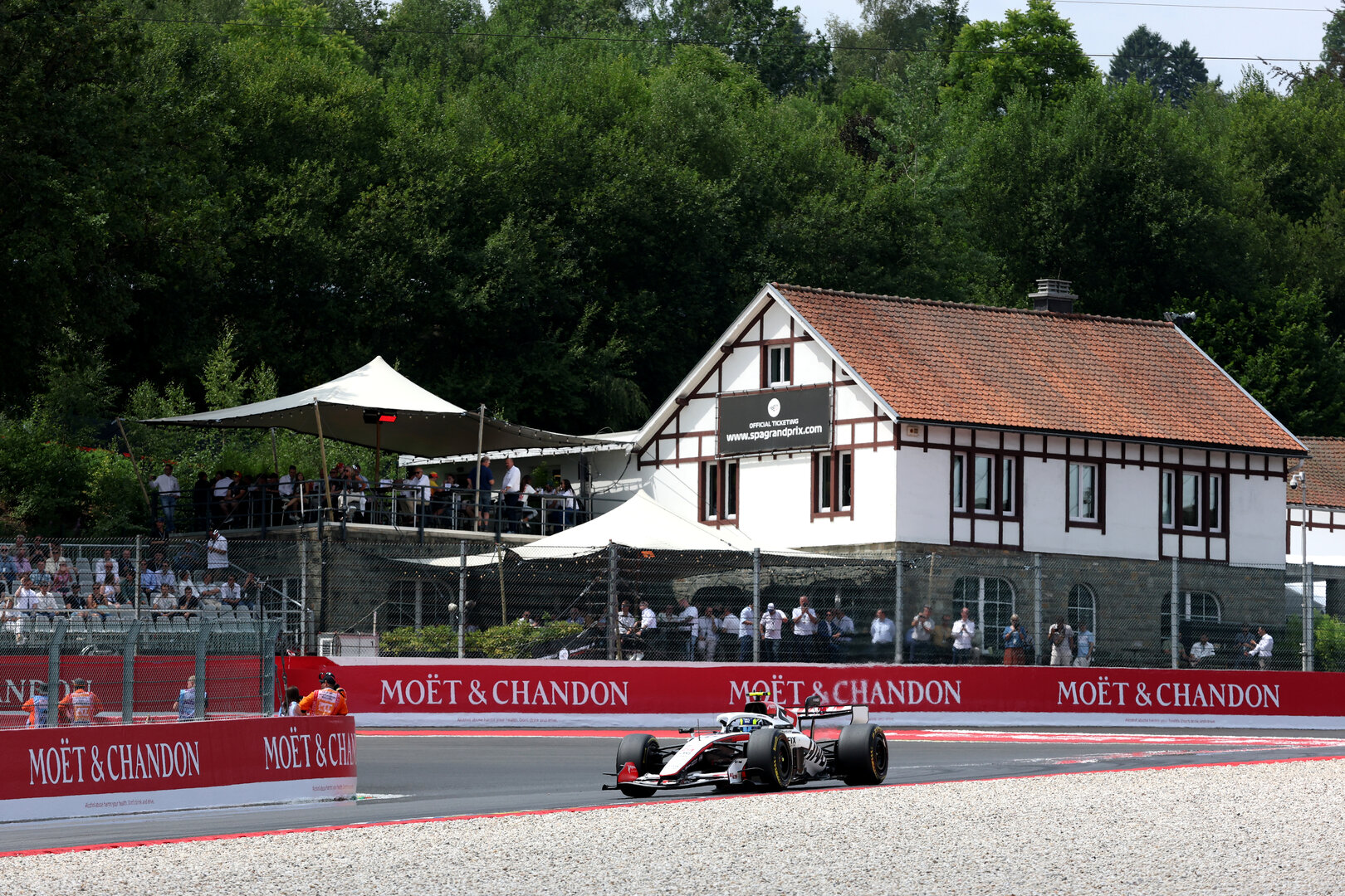 GP BELGIO, Oliver Bearman (GBR) Haas F1 Team VF-26.
17.07.2026. Formula 1 World Championship, Rd 10, Belgian Grand Prix, Spa Francorchamps, Belgium, Practice Day.
- www.xpbimages.com, EMail: requests@xpbimages.com © Copyright: Charniaux / XPB Images