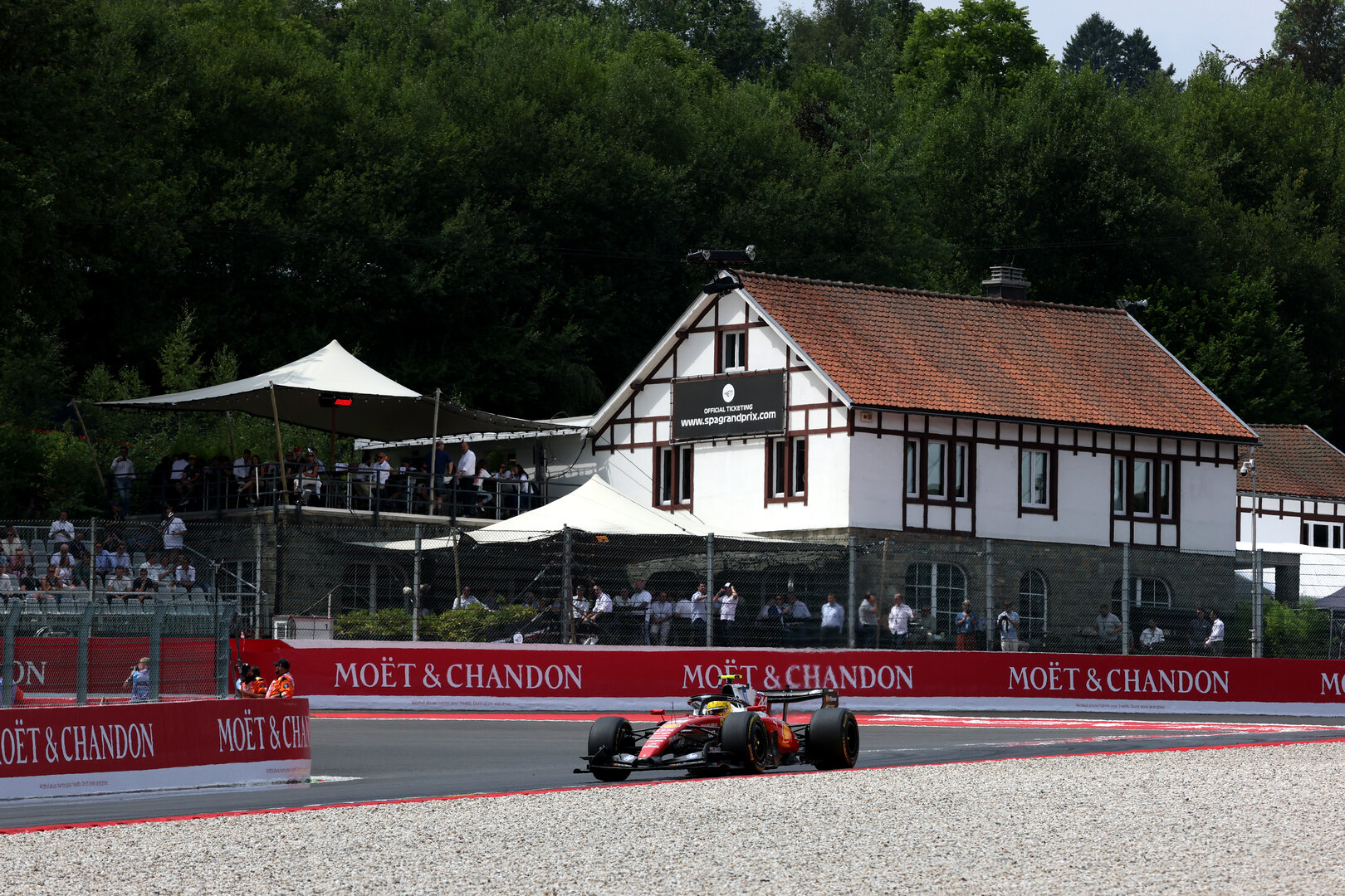 GP BELGIO, Lewis Hamilton (GBR) Ferrari SF-26.
17.07.2026. Formula 1 World Championship, Rd 10, Belgian Grand Prix, Spa Francorchamps, Belgium, Practice Day.
- www.xpbimages.com, EMail: requests@xpbimages.com © Copyright: Charniaux / XPB Images