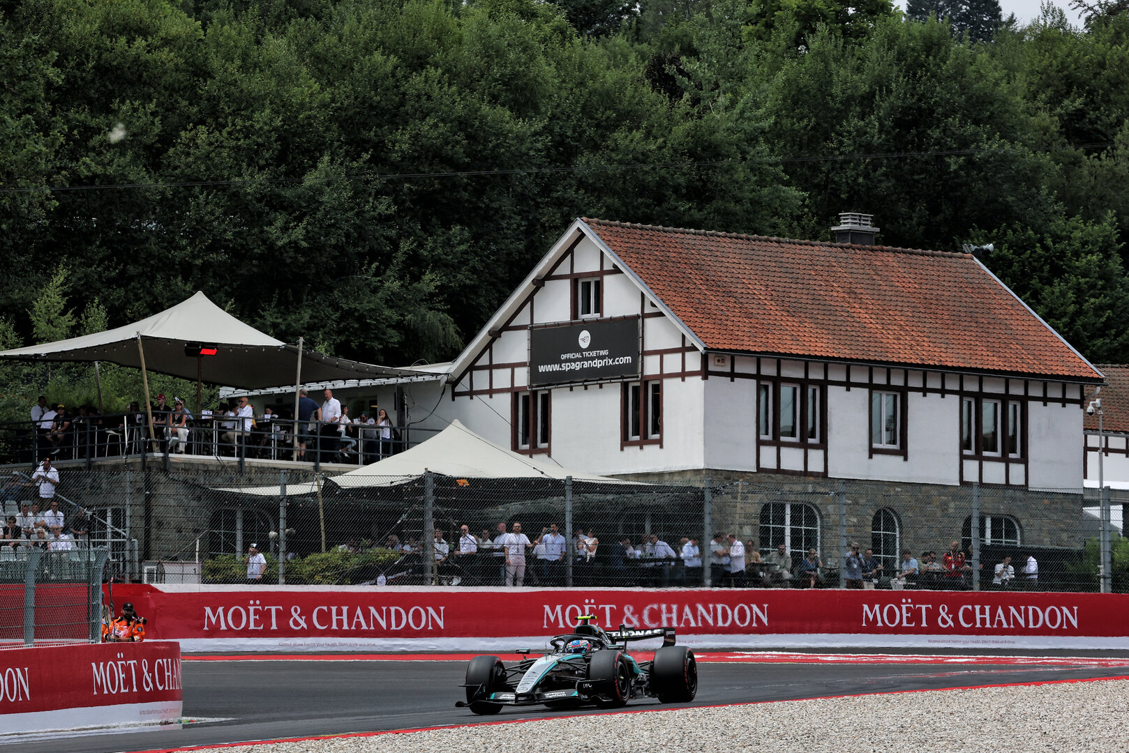 GP BELGIO, Andrea Kimi Antonelli (ITA) Mercedes AMG Formula One Team W17.
17.07.2026. Formula 1 World Championship, Rd 10, Belgian Grand Prix, Spa Francorchamps, Belgium, Practice Day.
- www.xpbimages.com, EMail: requests@xpbimages.com © Copyright: Charniaux / XPB Images