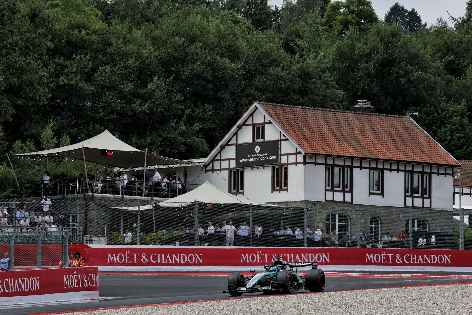 GP BELGIO, George Russell (GBR) Mercedes AMG Formula One Team W17.
17.07.2026. Formula 1 World Championship, Rd 10, Belgian Grand Prix, Spa Francorchamps, Belgium, Practice Day.
- www.xpbimages.com, EMail: requests@xpbimages.com © Copyright: Charniaux / XPB Images