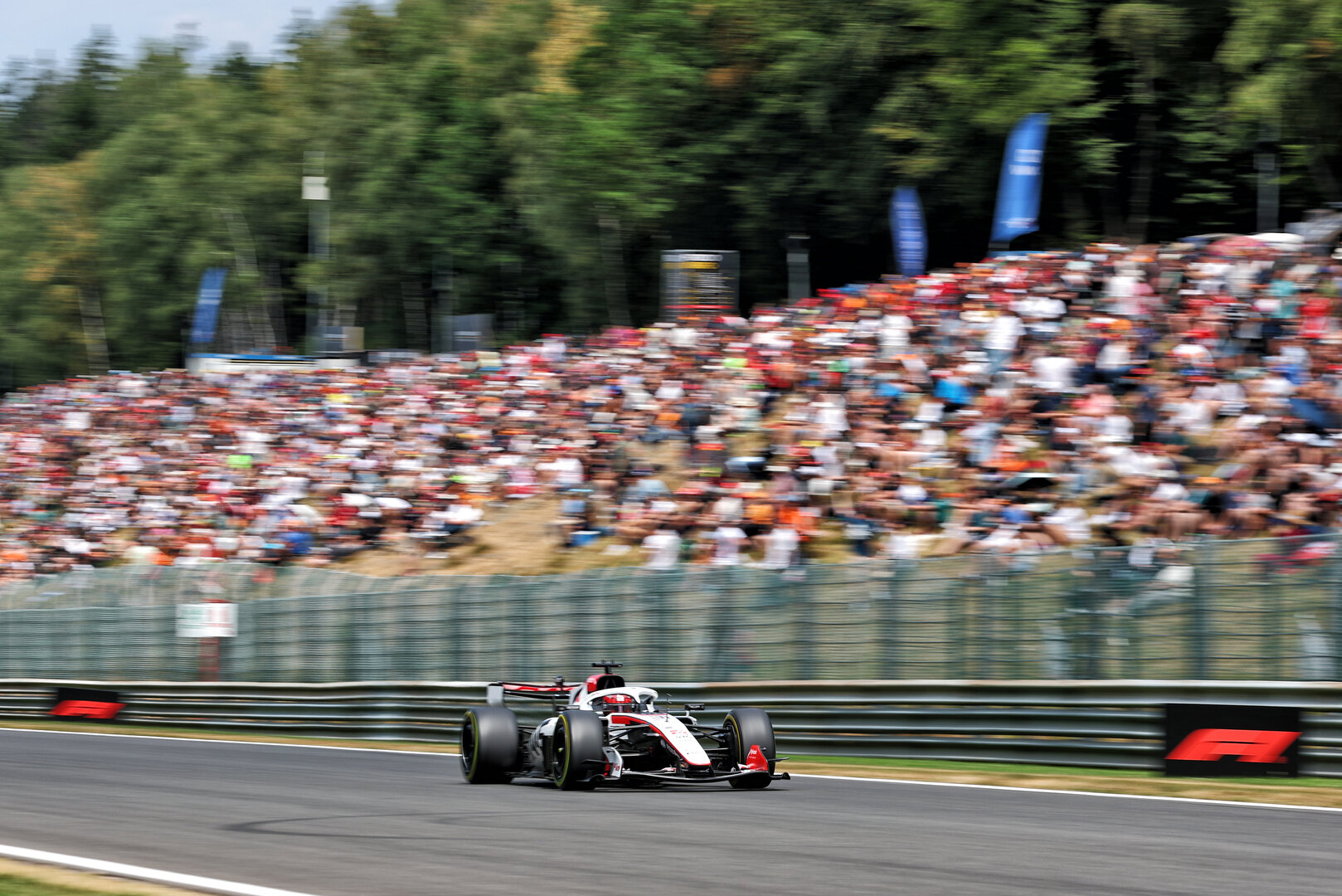 GP BELGIO, Esteban Ocon (FRA) Haas F1 Team VF-26.
17.07.2026. Formula 1 World Championship, Rd 10, Belgian Grand Prix, Spa Francorchamps, Belgium, Practice Day.
- www.xpbimages.com, EMail: requests@xpbimages.com © Copyright: Bearne / XPB Images