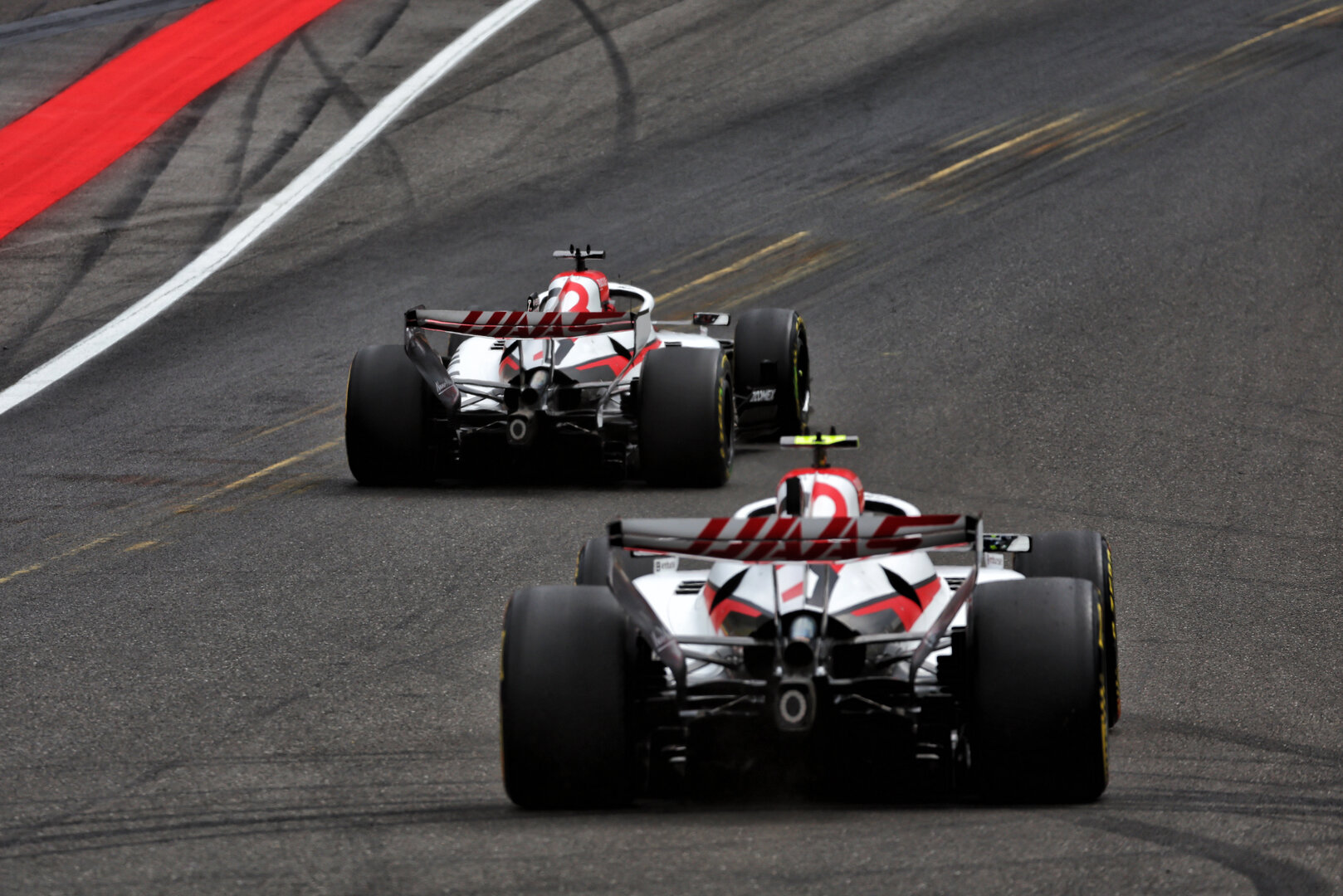 GP BELGIO, Esteban Ocon (FRA) Haas F1 Team VF-26 davanti a team mate Oliver Bearman (GBR) Haas F1 Team VF-26.
17.07.2026. Formula 1 World Championship, Rd 10, Belgian Grand Prix, Spa Francorchamps, Belgium, Practice Day.
- www.xpbimages.com, EMail: requests@xpbimages.com © Copyright: Patching / XPB Images