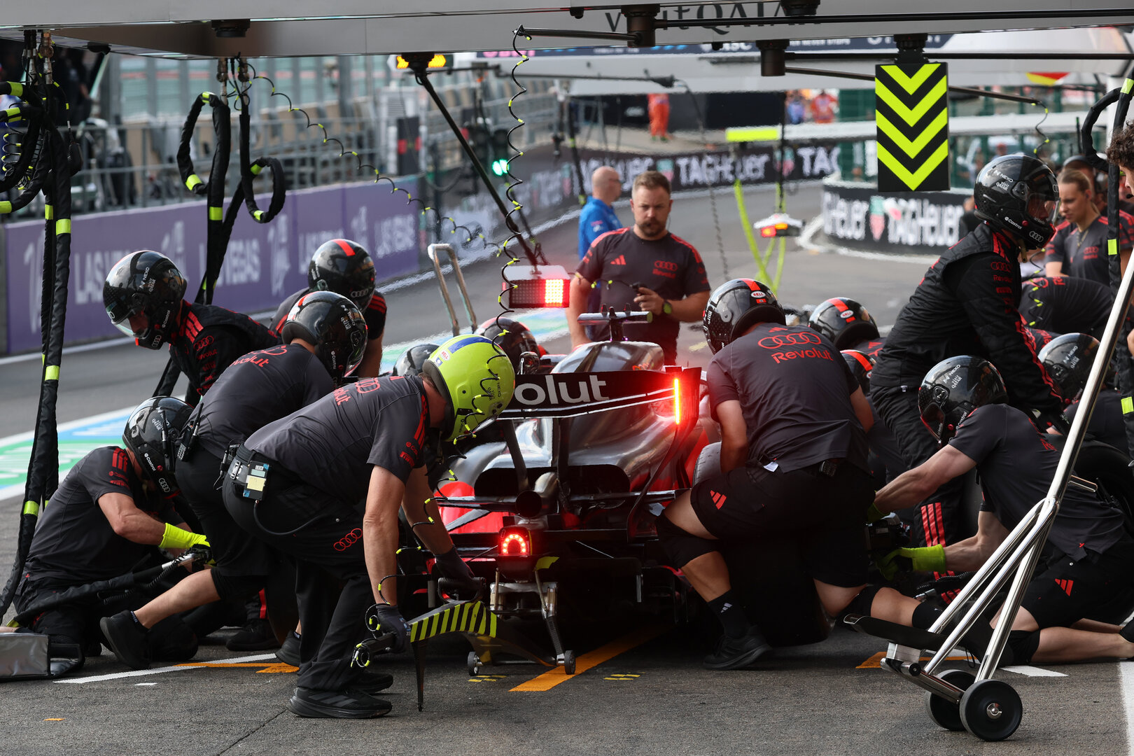 GP BELGIO, Gabriel Bortoleto (BRA) Audi F1 Team R26 practices a pit stop.
17.07.2026. Formula 1 World Championship, Rd 10, Belgian Grand Prix, Spa Francorchamps, Belgium, Practice Day.
- www.xpbimages.com, EMail: requests@xpbimages.com © Copyright: Batchelor / XPB Images