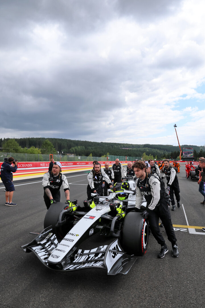 GP BELGIO, Sergio Perez (MEX) Cadillac Formula 1 Team MAC-26 on the grid.
19.07.2026. Formula 1 World Championship, Rd 10, Belgian Grand Prix, Spa Francorchamps, Belgium, Gara Day.
- www.xpbimages.com, EMail: requests@xpbimages.com © Copyright: Batchelor / XPB Images