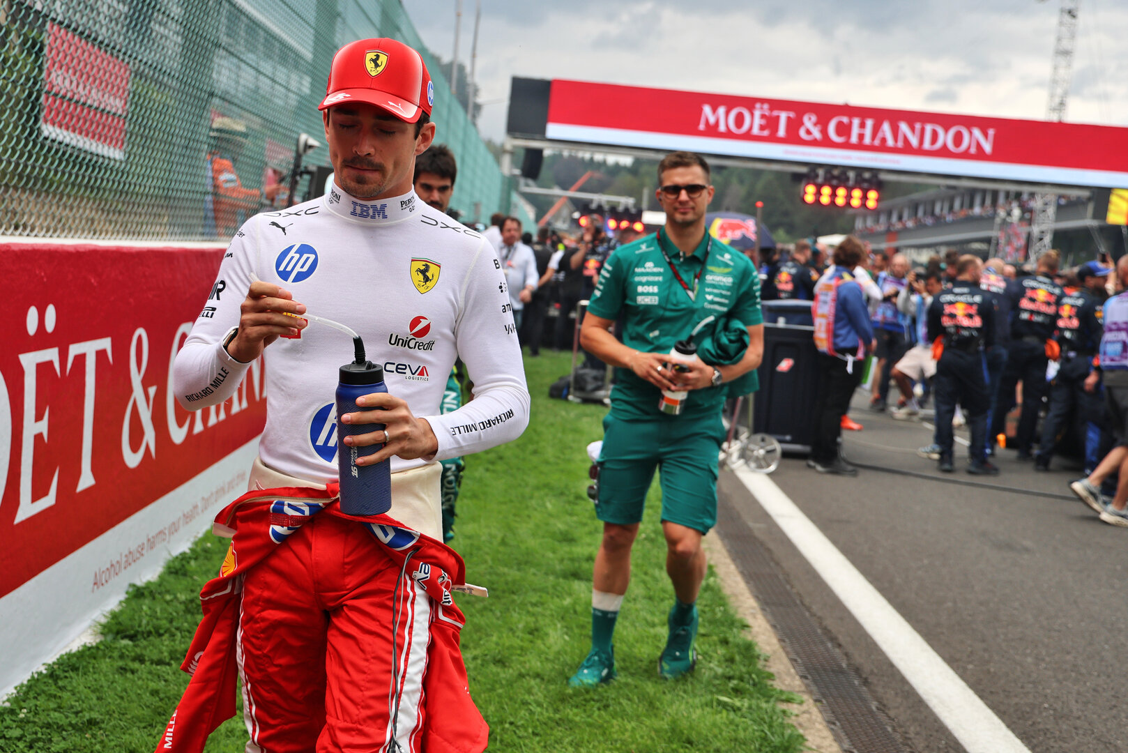 GP BELGIO, Charles Leclerc (MON) Ferrari on the grid.
19.07.2026. Formula 1 World Championship, Rd 10, Belgian Grand Prix, Spa Francorchamps, Belgium, Gara Day.
- www.xpbimages.com, EMail: requests@xpbimages.com © Copyright: Batchelor / XPB Images