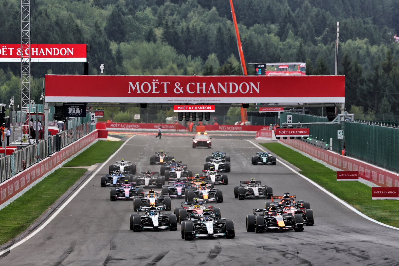 GP BELGIO, Andrea Kimi Antonelli (ITA) Mercedes AMG Formula One Team W17 davanti a at the partenza of the race.
19.07.2026. Formula 1 World Championship, Rd 10, Belgian Grand Prix, Spa Francorchamps, Belgium, Gara Day.
- www.xpbimages.com, EMail: requests@xpbimages.com © Copyright: Bearne / XPB Images