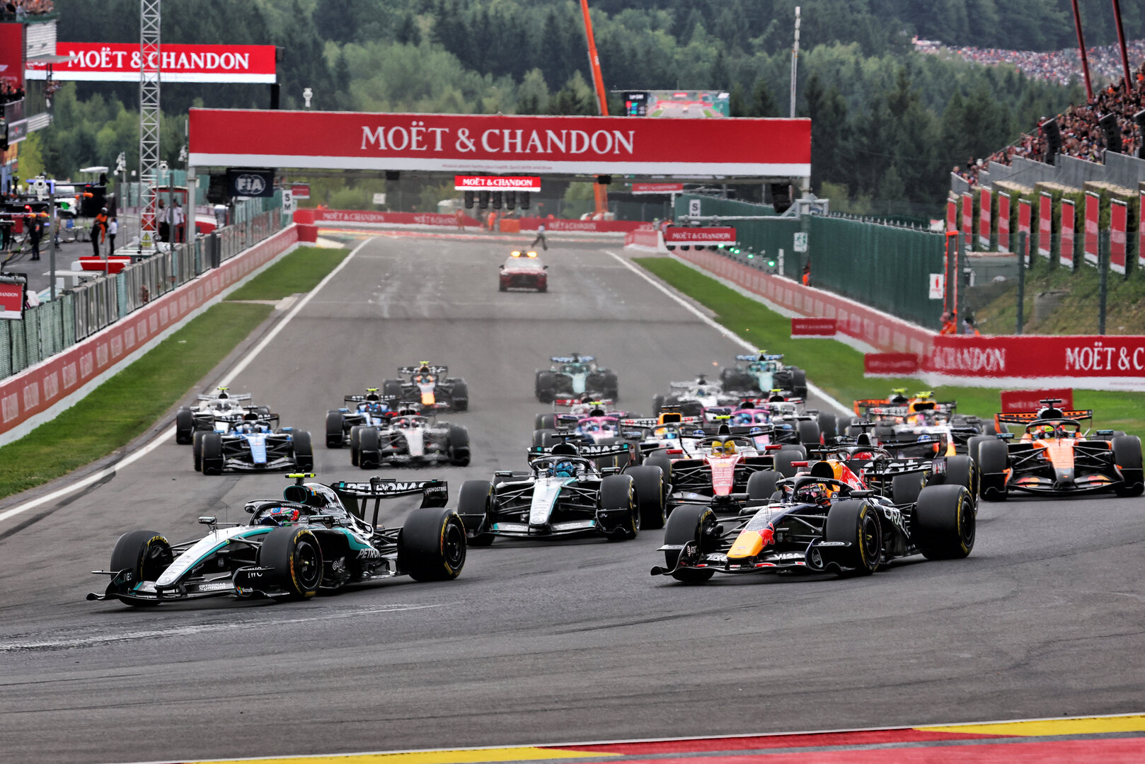 GP BELGIO, Andrea Kimi Antonelli (ITA) Mercedes AMG Formula One Team W17 davanti a at the partenza of the race.
19.07.2026. Formula 1 World Championship, Rd 10, Belgian Grand Prix, Spa Francorchamps, Belgium, Gara Day.
- www.xpbimages.com, EMail: requests@xpbimages.com © Copyright: Bearne / XPB Images