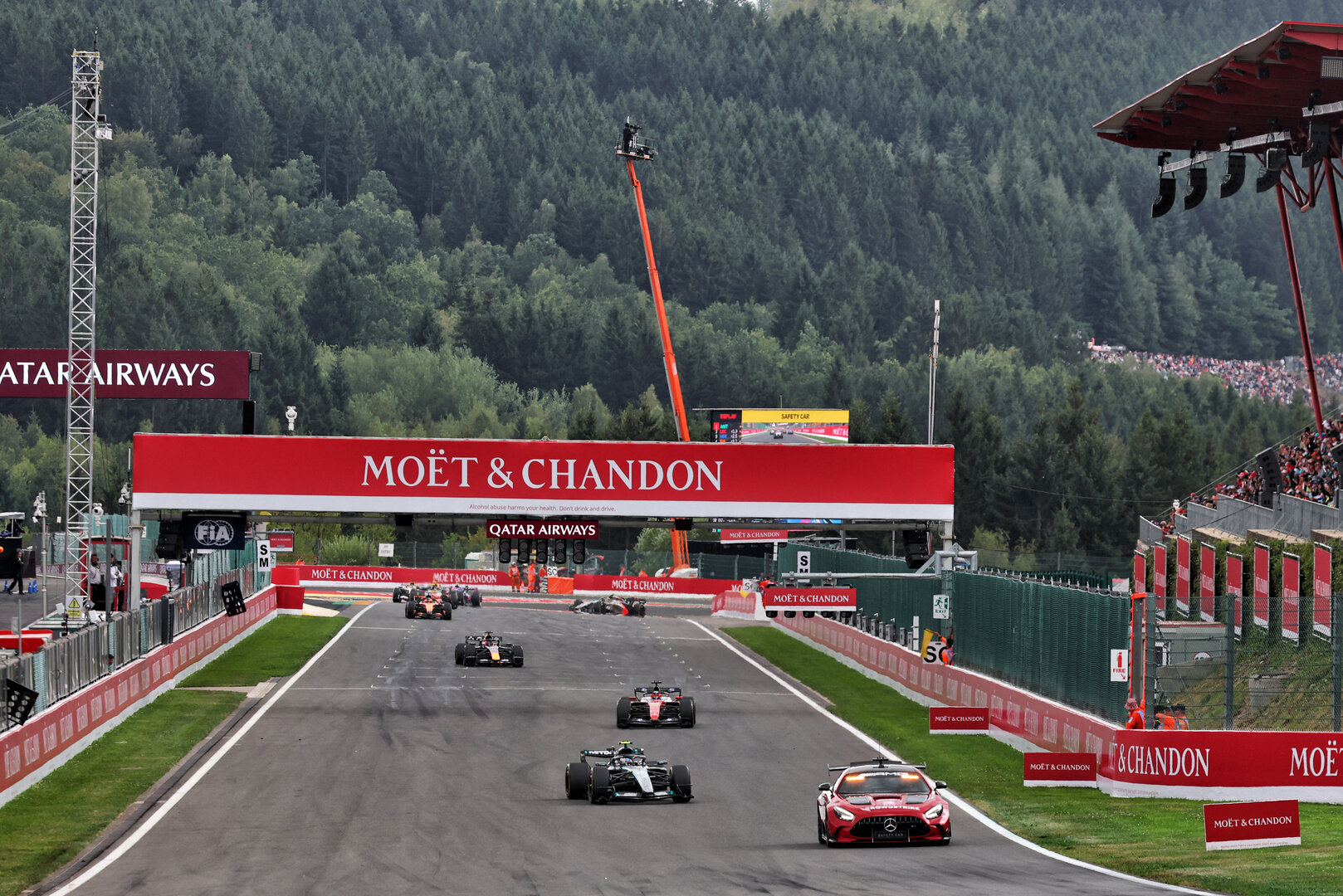 GP BELGIO, Andrea Kimi Antonelli (ITA) Mercedes AMG Formula One Team W17 davanti a behind the Mercedes FIA Safety Car.
19.07.2026. Formula 1 World Championship, Rd 10, Belgian Grand Prix, Spa Francorchamps, Belgium, Gara Day.
- www.xpbimages.com, EMail: requests@xpbimages.com © Copyright: Bearne / XPB Images