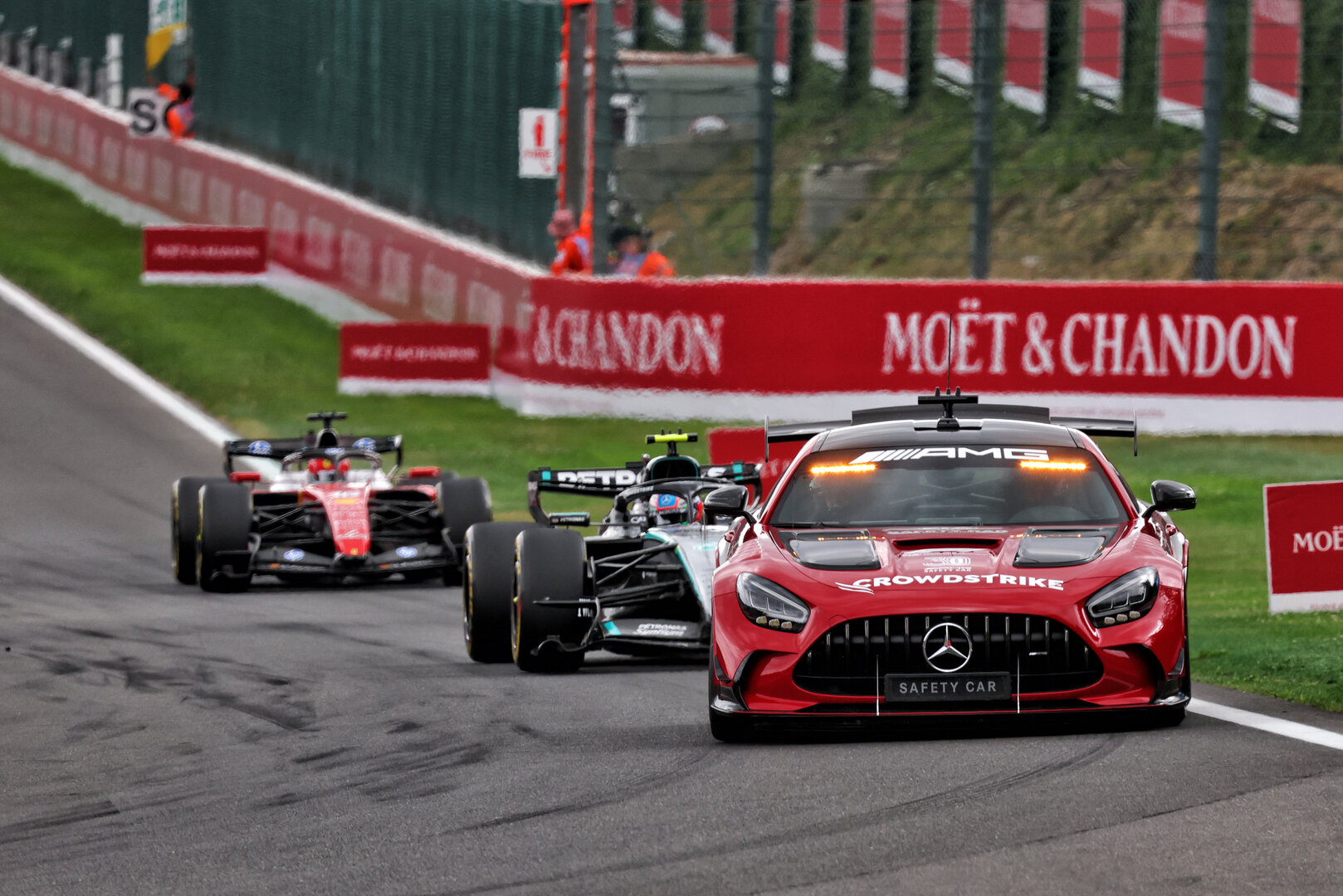 GP BELGIO, Andrea Kimi Antonelli (ITA) Mercedes AMG Formula One Team W17 davanti a behind the Mercedes FIA Safety Car.
19.07.2026. Formula 1 World Championship, Rd 10, Belgian Grand Prix, Spa Francorchamps, Belgium, Gara Day.
- www.xpbimages.com, EMail: requests@xpbimages.com © Copyright: Bearne / XPB Images