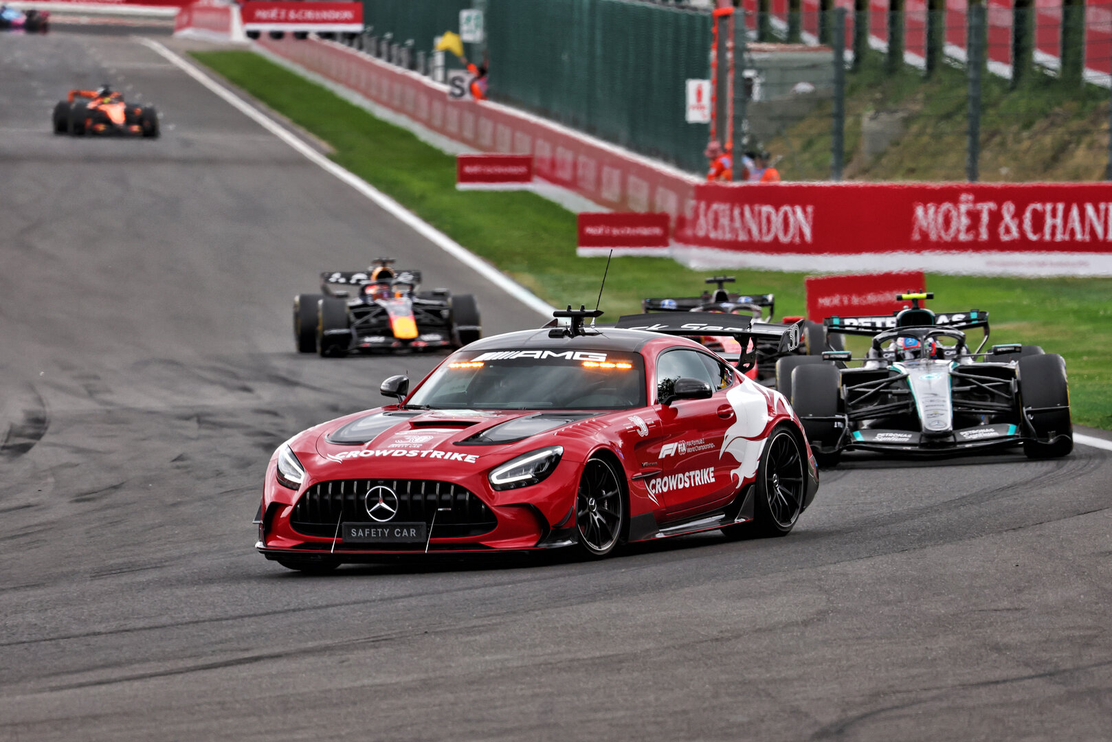 GP BELGIO, Andrea Kimi Antonelli (ITA) Mercedes AMG Formula One Team W17 davanti a behind the Mercedes FIA Safety Car.
19.07.2026. Formula 1 World Championship, Rd 10, Belgian Grand Prix, Spa Francorchamps, Belgium, Gara Day.
- www.xpbimages.com, EMail: requests@xpbimages.com © Copyright: Bearne / XPB Images