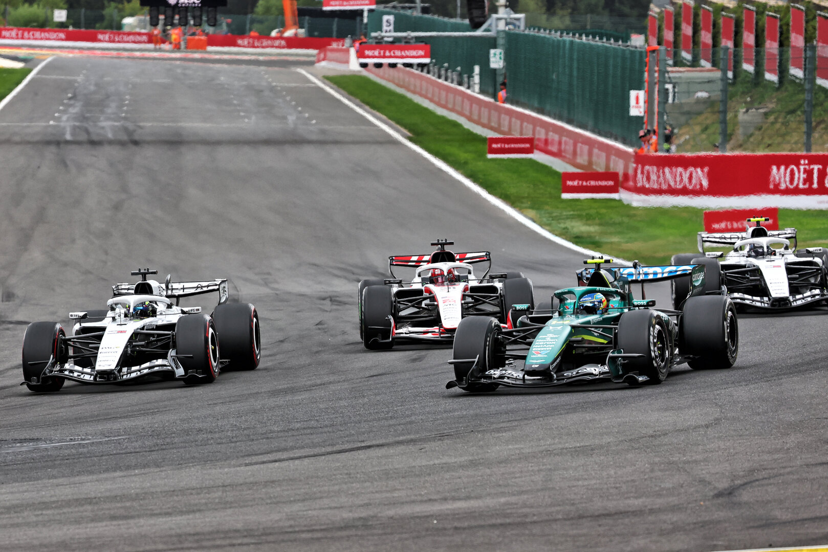 GP BELGIO, Sergio Perez (MEX) Cadillac Formula 1 Team MAC-26 e Fernando Alonso (ESP) Aston Martin F1 Team AMR26 battle for position.
19.07.2026. Formula 1 World Championship, Rd 10, Belgian Grand Prix, Spa Francorchamps, Belgium, Gara Day.
- www.xpbimages.com, EMail: requests@xpbimages.com © Copyright: Bearne / XPB Images