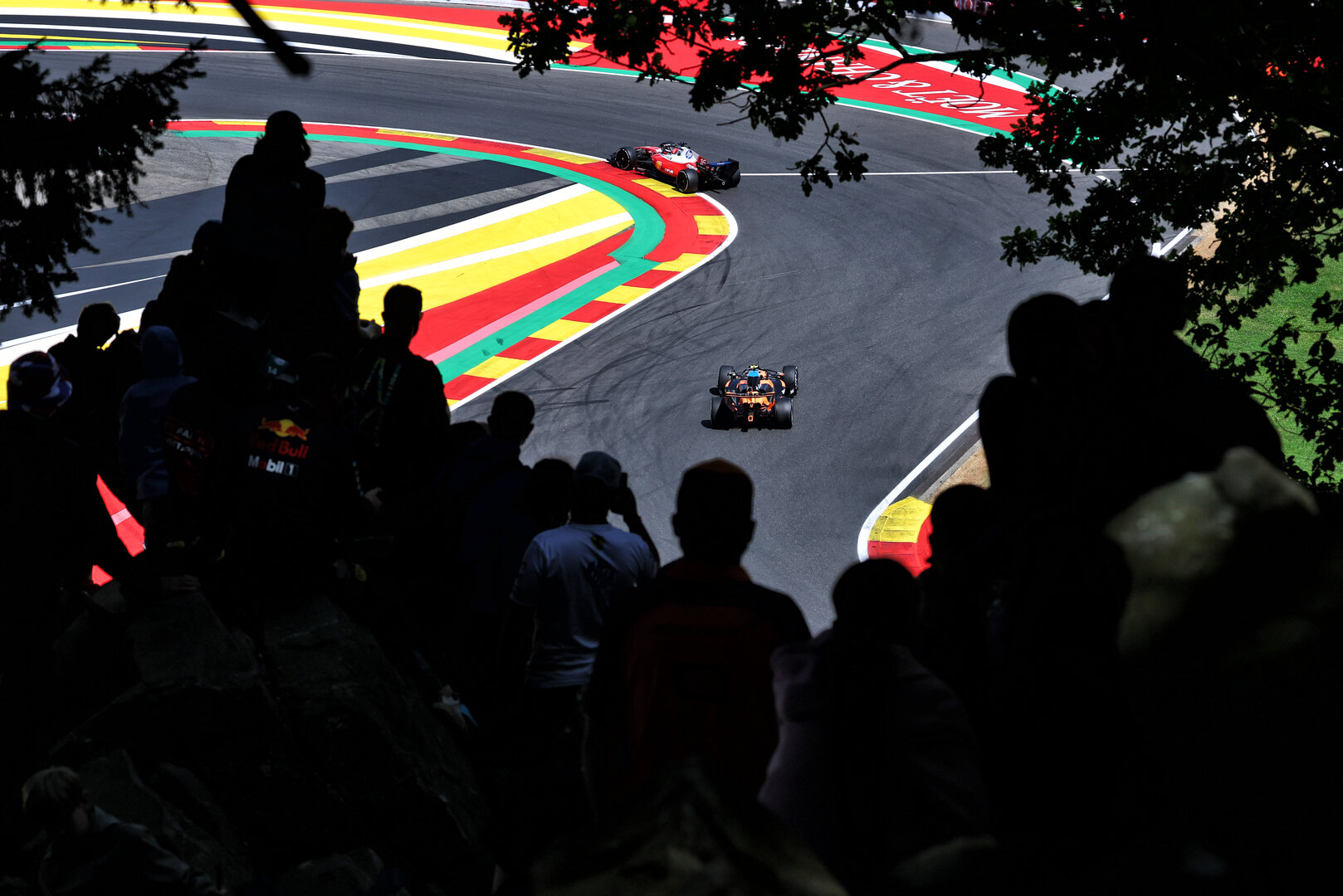 GP BELGIO, Charles Leclerc (MON) Ferrari SF-26 davanti a Lando Norris (GBR) McLaren F1 Team MCL40.
19.07.2026. Formula 1 World Championship, Rd 10, Belgian Grand Prix, Spa Francorchamps, Belgium, Gara Day.
- www.xpbimages.com, EMail: requests@xpbimages.com © Copyright: Bearne / XPB Images