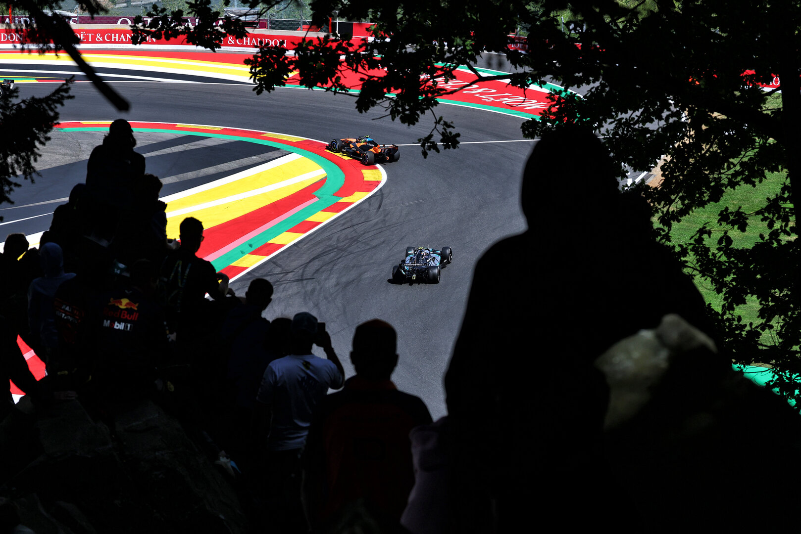 GP BELGIO, Lando Norris (GBR) McLaren F1 Team MCL40 davanti a Andrea Kimi Antonelli (ITA) Mercedes AMG Formula One Team W17.
19.07.2026. Formula 1 World Championship, Rd 10, Belgian Grand Prix, Spa Francorchamps, Belgium, Gara Day.
- www.xpbimages.com, EMail: requests@xpbimages.com © Copyright: Bearne / XPB Images
