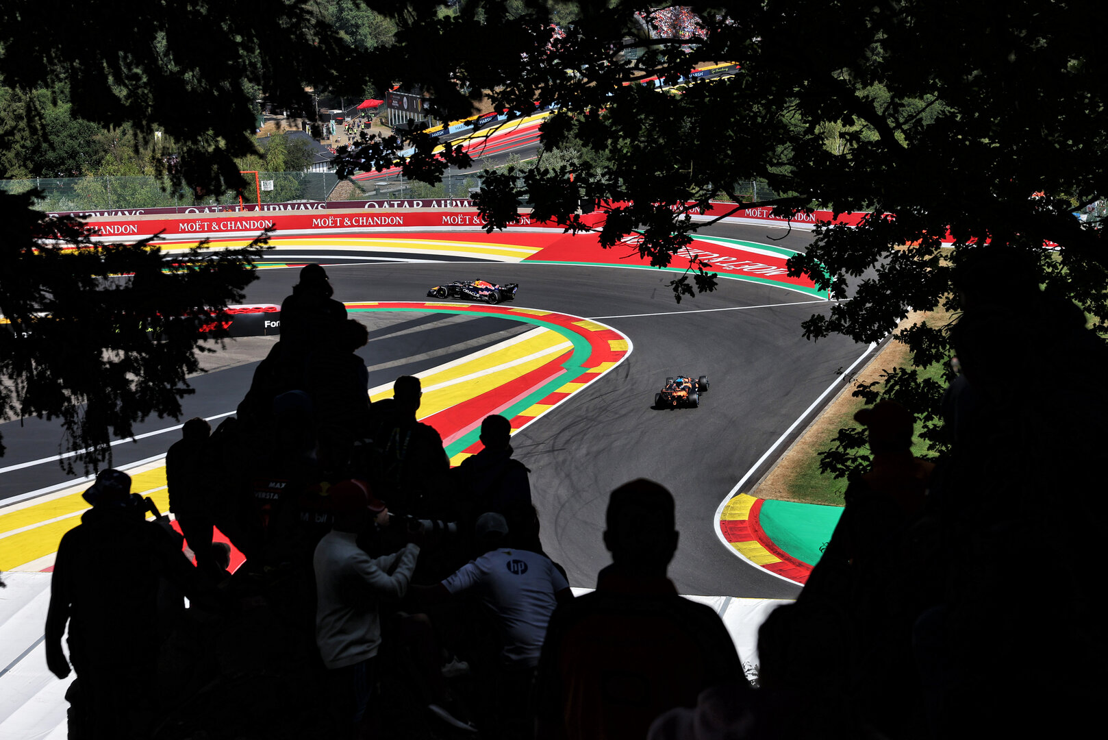 GP BELGIO, Max Verstappen (NLD) Red Bull Racing RB22 davanti a Oscar Piastri (AUS) McLaren F1 Team MCL40.
19.07.2026. Formula 1 World Championship, Rd 10, Belgian Grand Prix, Spa Francorchamps, Belgium, Gara Day.
- www.xpbimages.com, EMail: requests@xpbimages.com © Copyright: Bearne / XPB Images