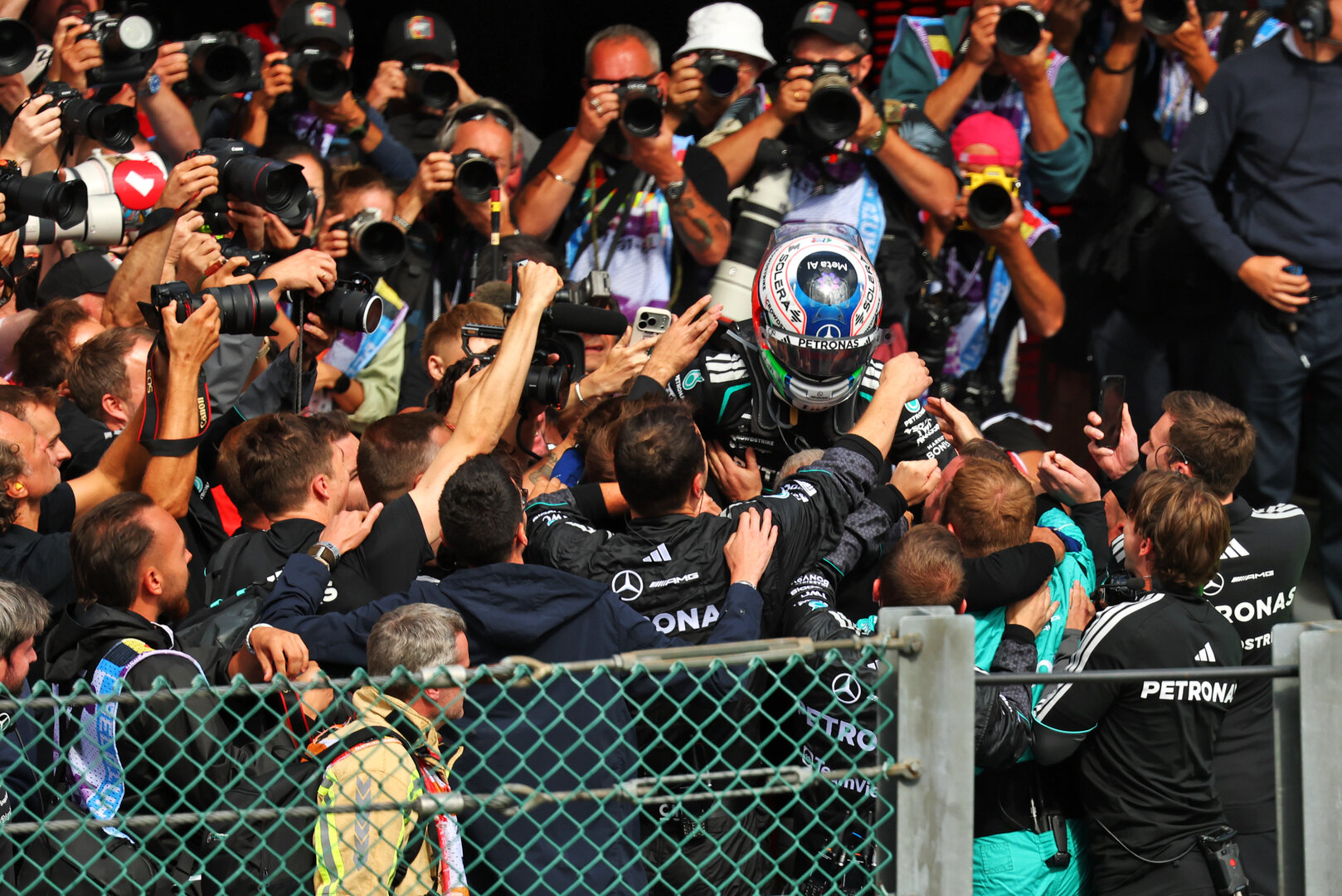 GP BELGIO, Gara winner Andrea Kimi Antonelli (ITA) Mercedes AMG Formula One Team celebrates in parc ferme.
19.07.2026. Formula 1 World Championship, Rd 10, Belgian Grand Prix, Spa Francorchamps, Belgium, Gara Day.
- www.xpbimages.com, EMail: requests@xpbimages.com © Copyright: Bearne / XPB Images