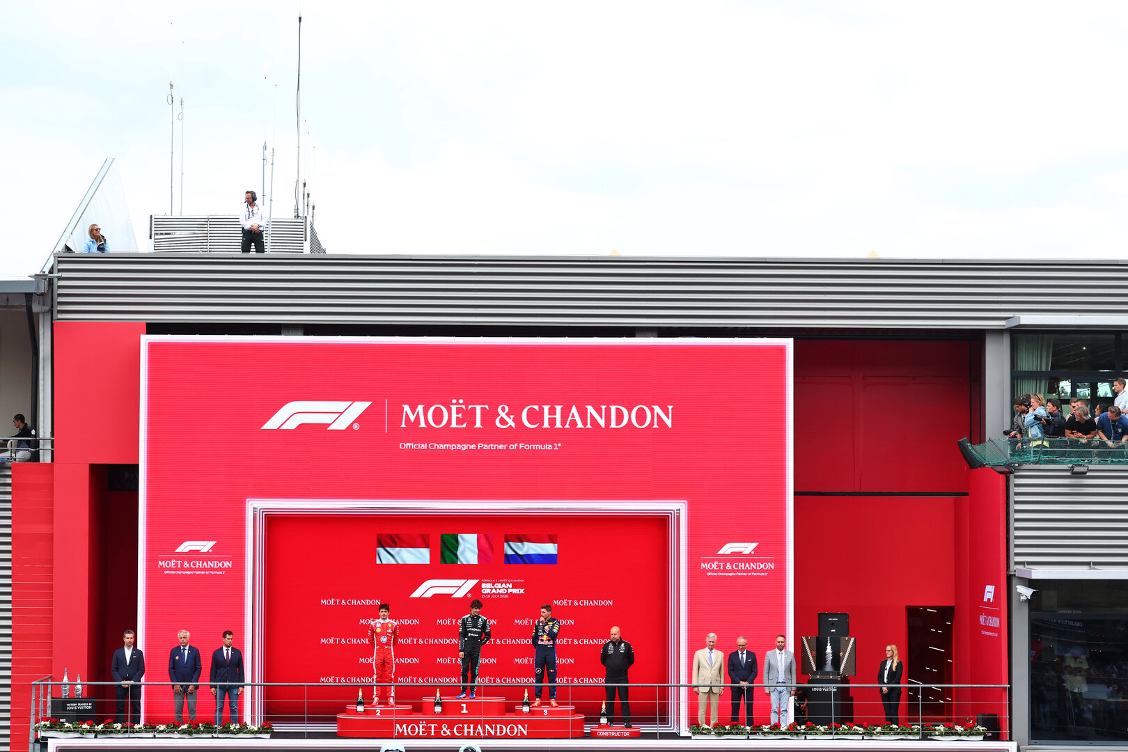 GP BELGIO, The podium (L to R): Charles Leclerc (MON) Ferrari, second; Andrea Kimi Antonelli (ITA) Mercedes AMG Formula One Team, vincitore; Max Verstappen (NLD) Red Bull Racing, third; Tom Batch (GBR) Mercedes AMG F1 Formula One Team Operations Director.
19.07.2026. Formula 1 World Championship, Rd 10, Belgian Grand Prix, Spa Francorchamps, Belgium, Gara Day.
- www.xpbimages.com, EMail: requests@xpbimages.com © Copyright: Bearne / XPB Images