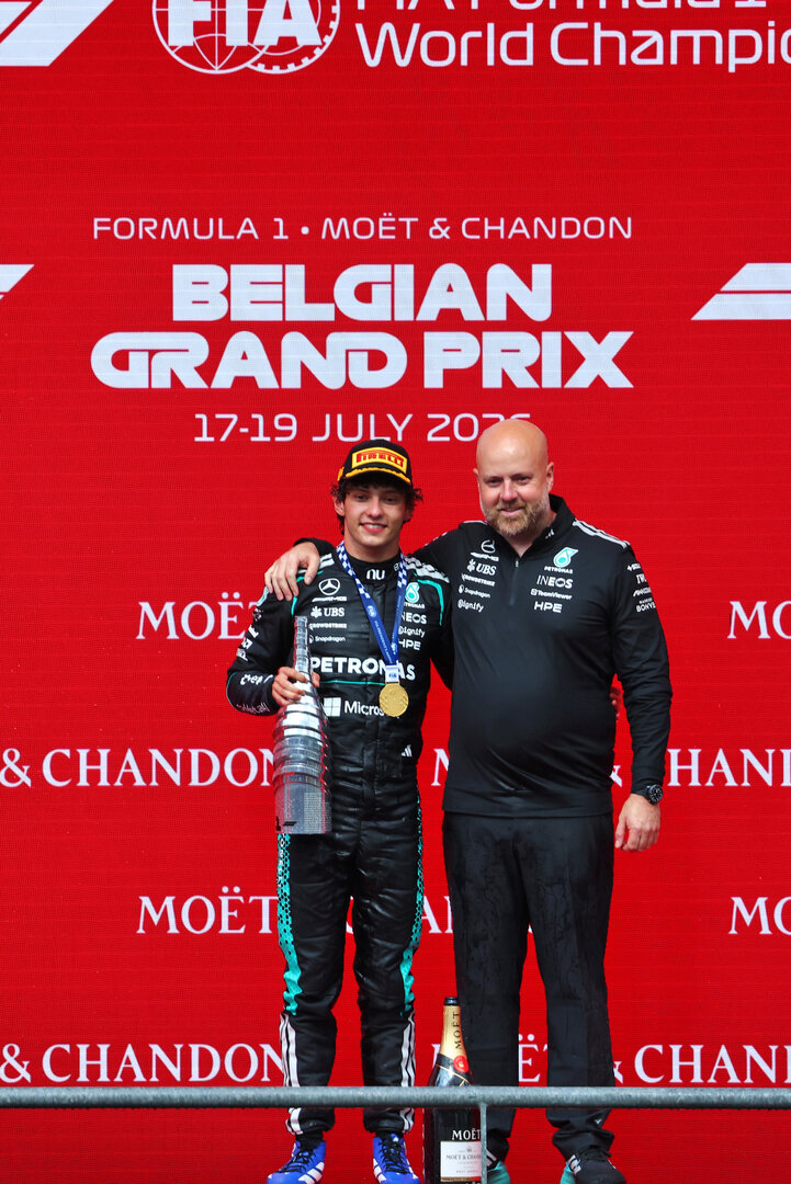GP BELGIO, (L to R): Gara winner Andrea Kimi Antonelli (ITA) Mercedes AMG Formula One Team celebrates on the podium with Tom Batch (GBR) Mercedes AMG F1 Formula One Team Operations Director.
19.07.2026. Formula 1 World Championship, Rd 10, Belgian Grand Prix, Spa Francorchamps, Belgium, Gara Day.
- www.xpbimages.com, EMail: requests@xpbimages.com © Copyright: Bearne / XPB Images