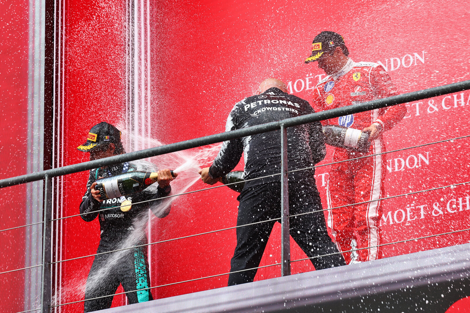 GP BELGIO, (L to R): Gara winner Andrea Kimi Antonelli (ITA) Mercedes AMG Formula One Team celebrates on the podium with Tom Batch (GBR) Mercedes AMG F1 Formula One Team Operations Director e Charles Leclerc (MON) Ferrari.
19.07.2026. Formula 1 World Championship, Rd 10, Belgian Grand Prix, Spa Francorchamps, Belgium, Gara Day.
- www.xpbimages.com, EMail: requests@xpbimages.com © Copyright: Patching / XPB Images