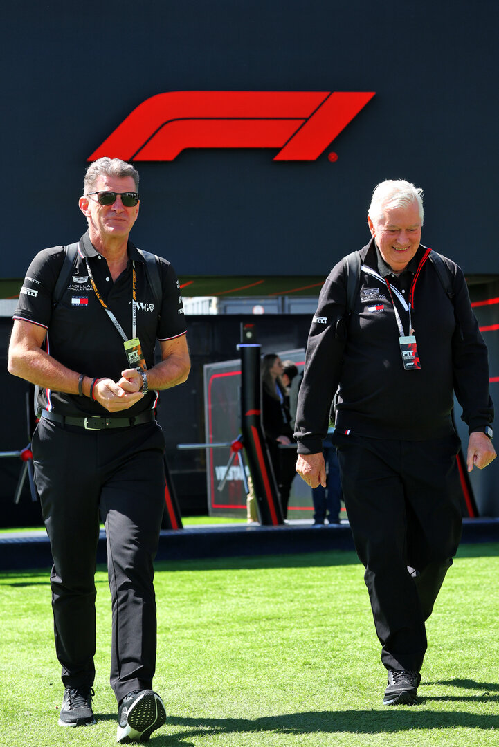 GP CANADA, (L to R): Graeme Lowdon (GBR) Cadillac Formula 1 Team, Team Principal e Pat Symonds (GBR) Cadillac Formula 1 Team Executive Engineering Consultant.
21.05.2026. Formula 1 World Championship, Rd 5, Canadian Grand Prix, Montreal, Canada, Preparation Day.
- www.xpbimages.com, EMail: requests@xpbimages.com © Copyright: Bearne / XPB Images