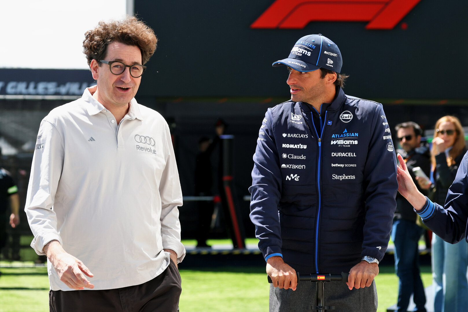 GP CANADA, (L to R): Mattia Binotto (ITA) Audi F1 Team Motorsport Chief Operating e Chief Technical Officer with Carlos Sainz (ESP) Williams F1 Team.
21.05.2026. Formula 1 World Championship, Rd 5, Canadian Grand Prix, Montreal, Canada, Preparation Day.
- www.xpbimages.com, EMail: requests@xpbimages.com © Copyright: Bearne / XPB Images