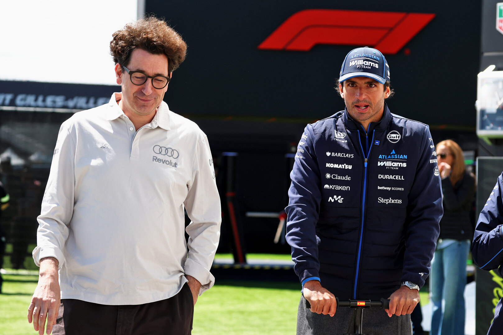 GP CANADA, (L to R): Mattia Binotto (ITA) Audi F1 Team Motorsport Chief Operating e Chief Technical Officer with Carlos Sainz (ESP) Williams F1 Team.
21.05.2026. Formula 1 World Championship, Rd 5, Canadian Grand Prix, Montreal, Canada, Preparation Day.
- www.xpbimages.com, EMail: requests@xpbimages.com © Copyright: Bearne / XPB Images