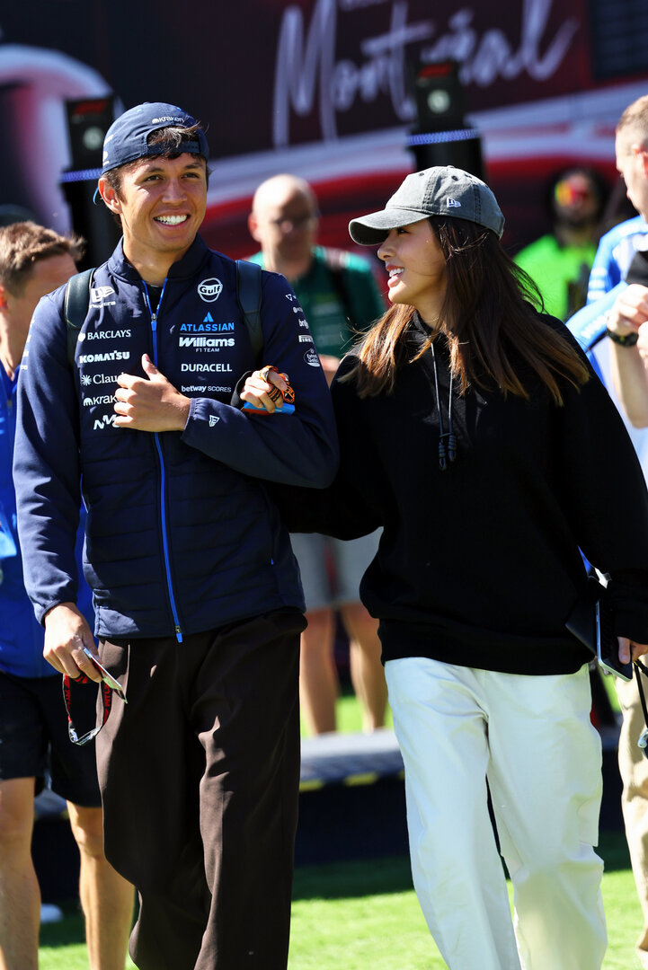 GP CANADA, (L to R): Alexander Albon (THA) Williams F1 Team with Domenica Muni Lily He (CHN) Professional Golfer.
22.05.2026. Formula 1 World Championship, Rd 5, Canadian Grand Prix, Montreal, Canada, Sprint Qualifiche Day.
- www.xpbimages.com, EMail: requests@xpbimages.com © Copyright: Bearne / XPB Images
