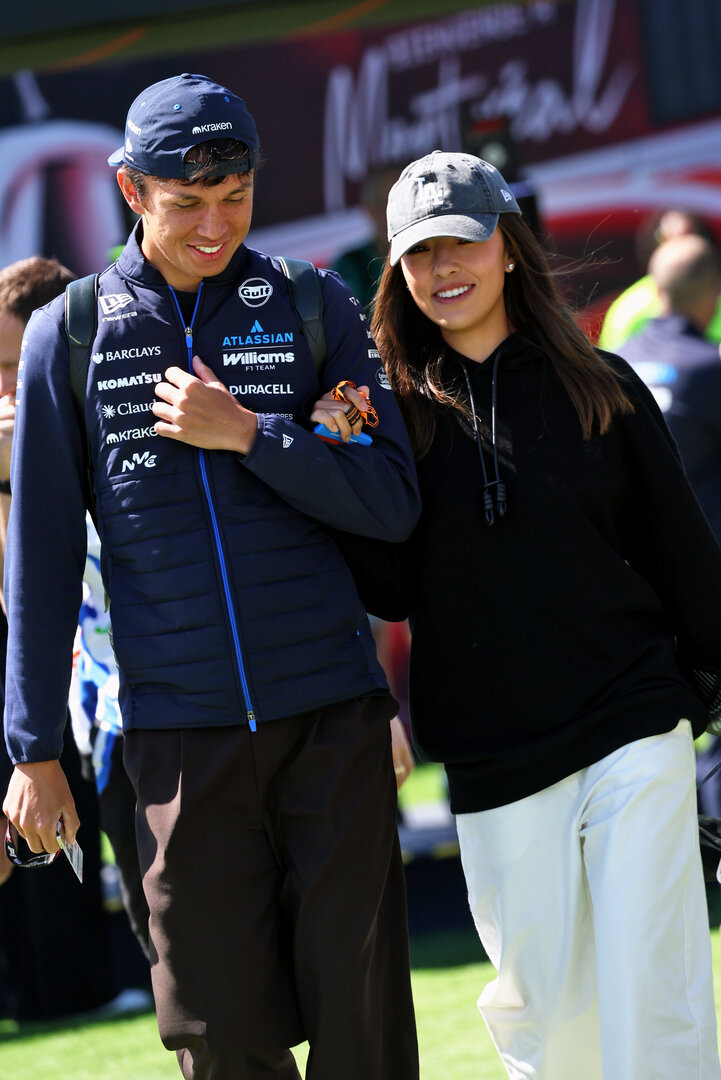 GP CANADA, (L to R): Alexander Albon (THA) Williams F1 Team with Domenica Muni Lily He (CHN) Professional Golfer.
22.05.2026. Formula 1 World Championship, Rd 5, Canadian Grand Prix, Montreal, Canada, Sprint Qualifiche Day.
- www.xpbimages.com, EMail: requests@xpbimages.com © Copyright: Bearne / XPB Images