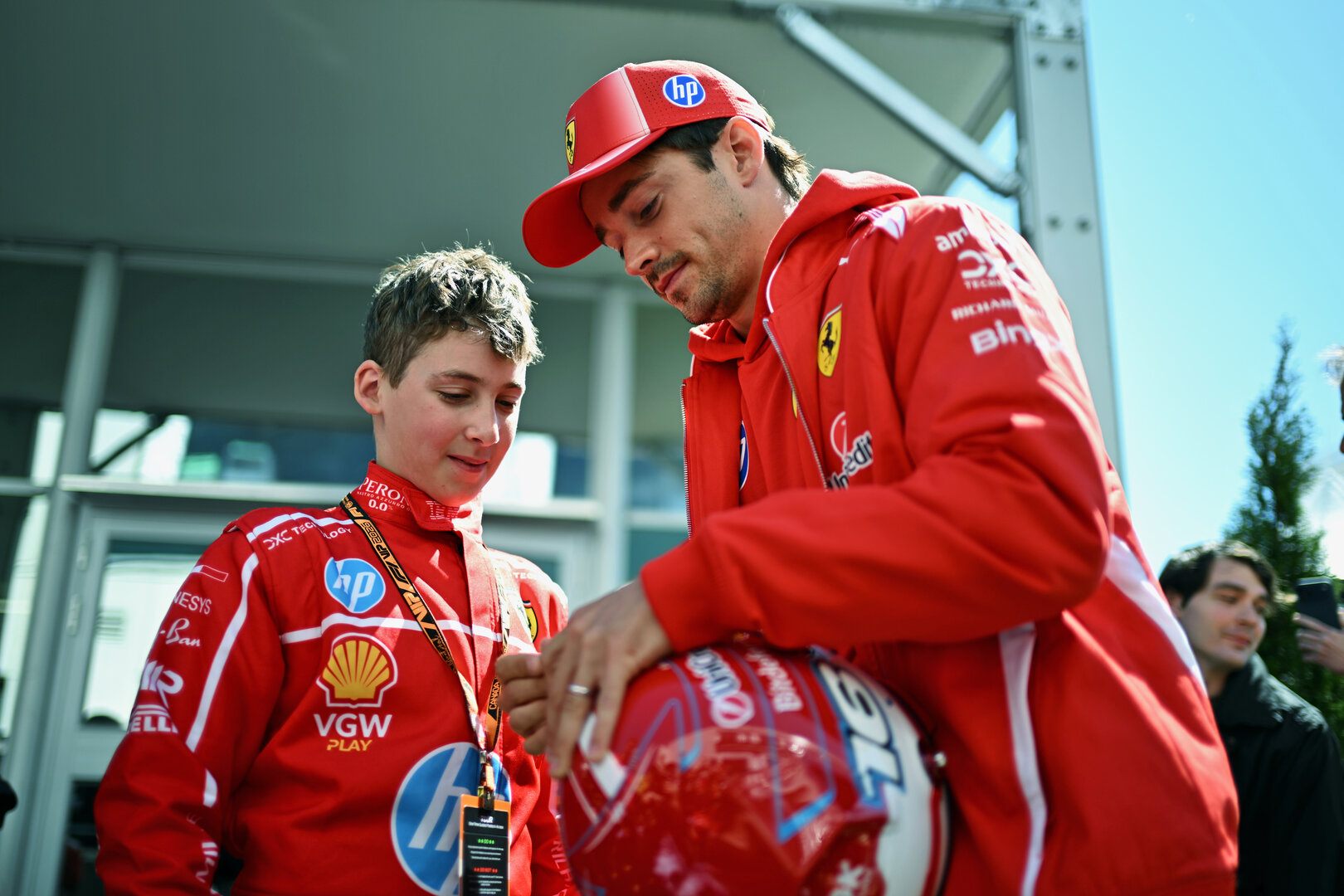 GP CANADA, Charles Leclerc (MON) Ferrari with a young fan.
22.05.2026. Formula 1 World Championship, Rd 5, Canadian Grand Prix, Montreal, Canada, Sprint Qualifiche Day.
- www.xpbimages.com, EMail: requests@xpbimages.com © Copyright: Price / XPB Images