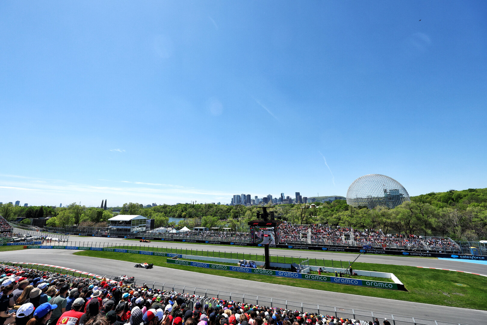 GP CANADA, Arvid Lindblad (GBR) Racing Bulls Formula One Team VCARB 03 e Esteban Ocon (FRA) Haas F1 Team VF-26.
22.05.2026. Formula 1 World Championship, Rd 5, Canadian Grand Prix, Montreal, Canada, Sprint Qualifiche Day.
- www.xpbimages.com, EMail: requests@xpbimages.com © Copyright: Bearne / XPB Images