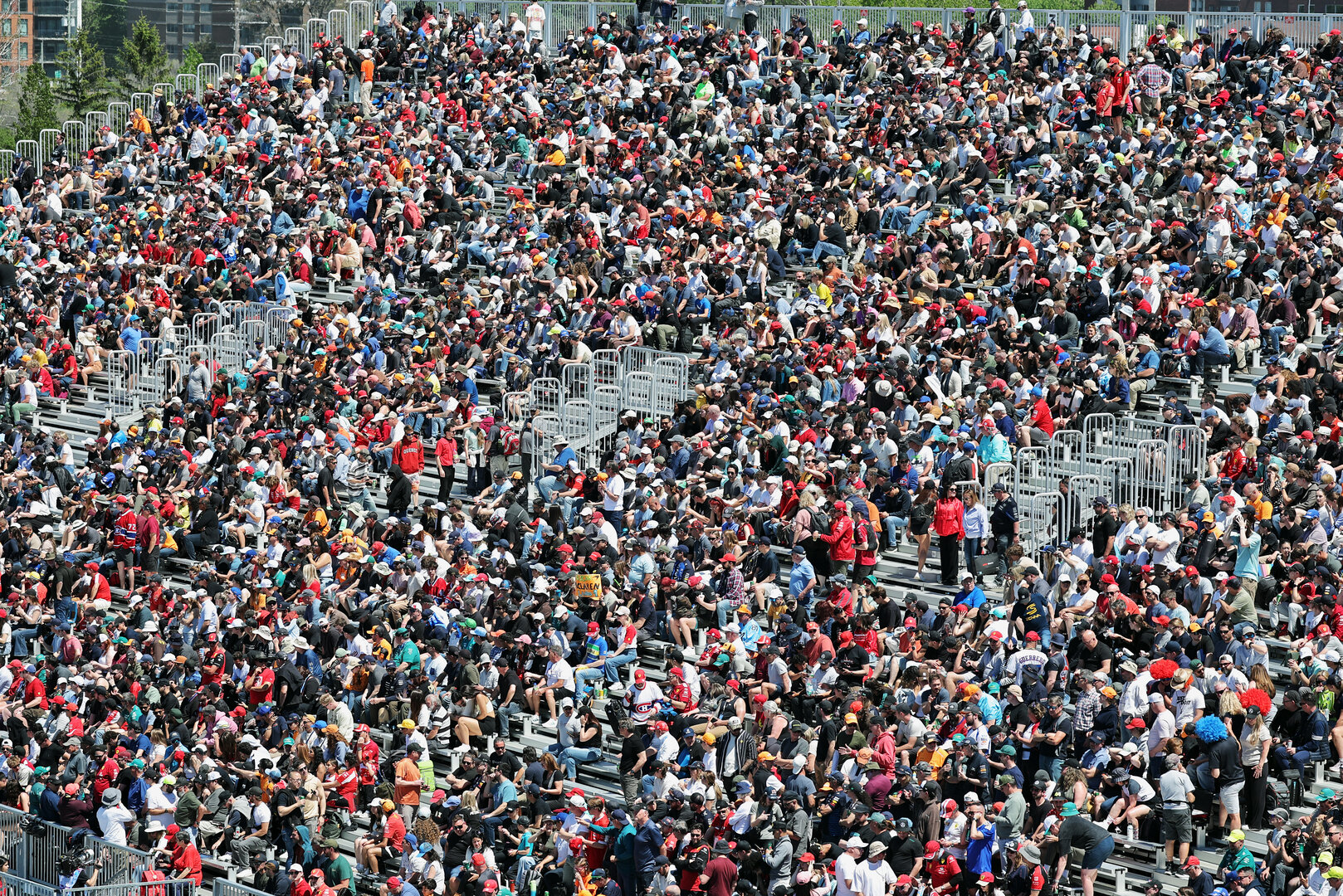 GP CANADA, Circuit Atmosfera - fans in the grandstand.
22.05.2026. Formula 1 World Championship, Rd 5, Canadian Grand Prix, Montreal, Canada, Sprint Qualifiche Day.
- www.xpbimages.com, EMail: requests@xpbimages.com © Copyright: Moy / XPB Images