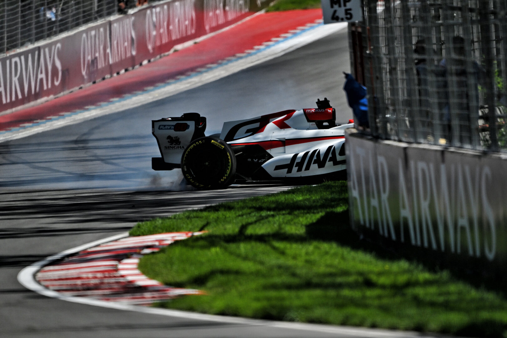 GP CANADA, Esteban Ocon (FRA) Haas F1 Team VF-26 crashed in the practice session.
22.05.2026. Formula 1 World Championship, Rd 5, Canadian Grand Prix, Montreal, Canada, Sprint Qualifiche Day.
- www.xpbimages.com, EMail: requests@xpbimages.com © Copyright: Price / XPB Images