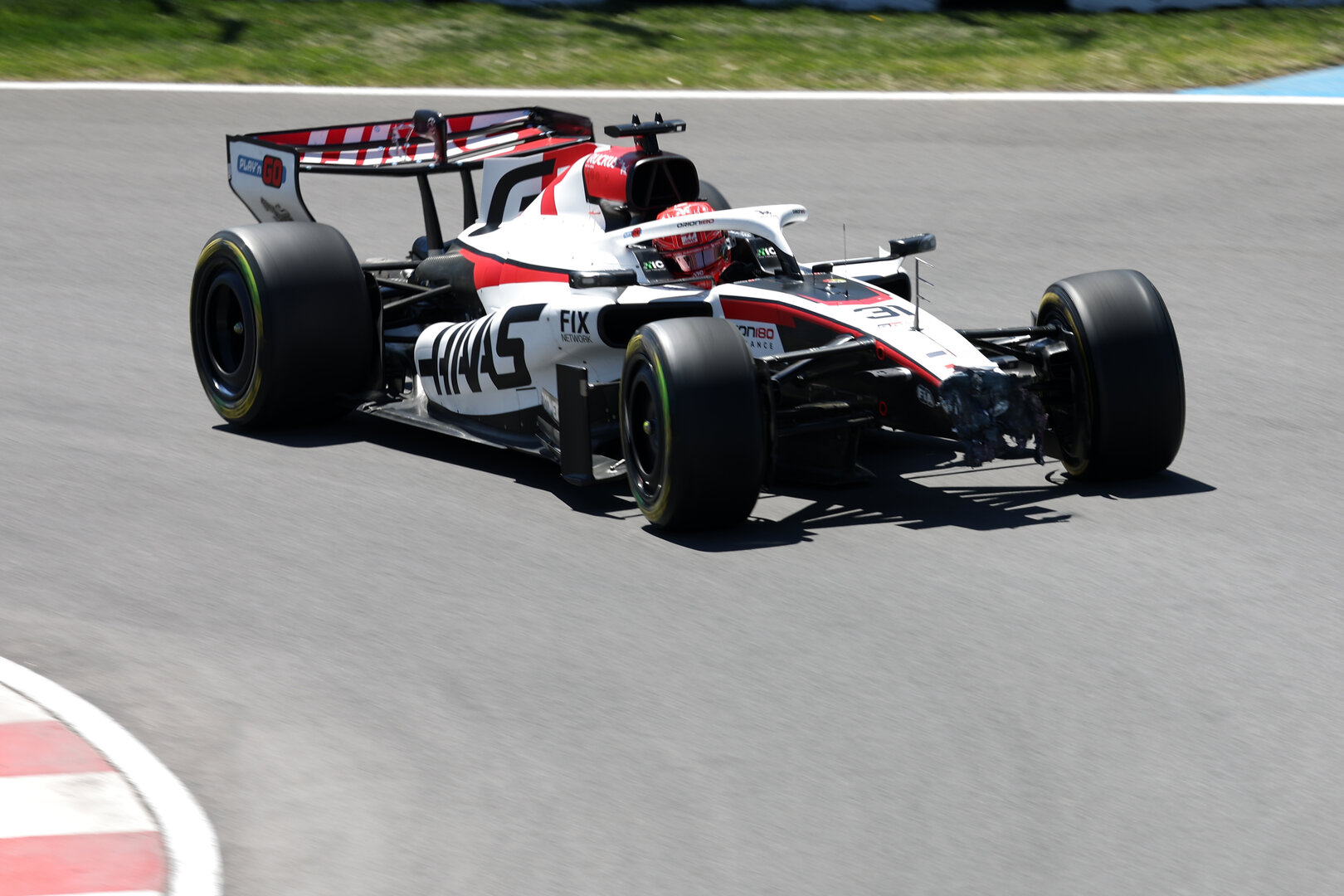 GP CANADA, Esteban Ocon (FRA) Haas F1 Team VF-26 with a broken front wing.
22.05.2026. Formula 1 World Championship, Rd 5, Canadian Grand Prix, Montreal, Canada, Sprint Qualifiche Day.
- www.xpbimages.com, EMail: requests@xpbimages.com © Copyright: Bearne / XPB Images