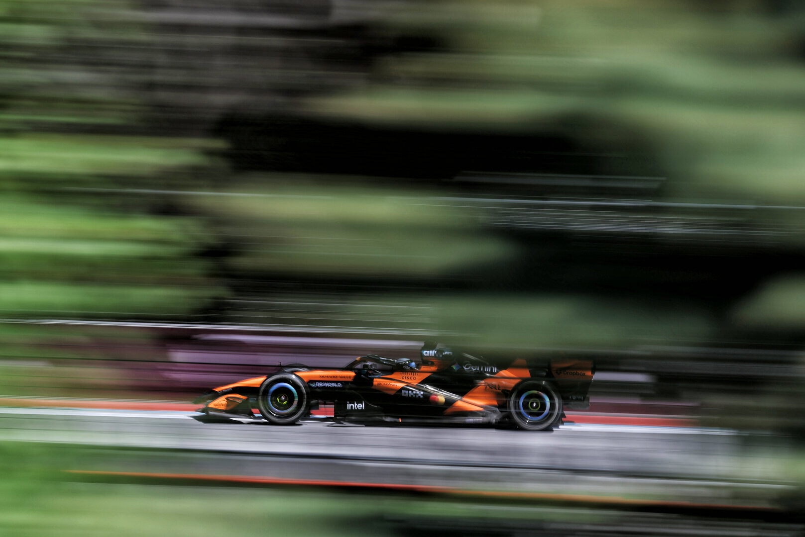GP CANADA, Oscar Piastri (AUS) McLaren F1 Team MCL40.
22.05.2026. Formula 1 World Championship, Rd 5, Canadian Grand Prix, Montreal, Canada, Sprint Qualifiche Day.
- www.xpbimages.com, EMail: requests@xpbimages.com © Copyright: Dunbar / XPB Images