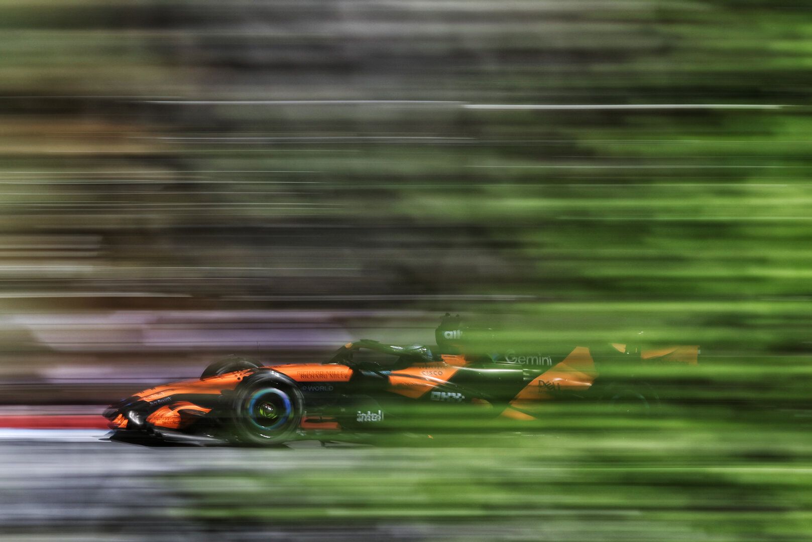 GP CANADA, Oscar Piastri (AUS) McLaren F1 Team MCL40.
22.05.2026. Formula 1 World Championship, Rd 5, Canadian Grand Prix, Montreal, Canada, Sprint Qualifiche Day.
- www.xpbimages.com, EMail: requests@xpbimages.com © Copyright: Dunbar / XPB Images