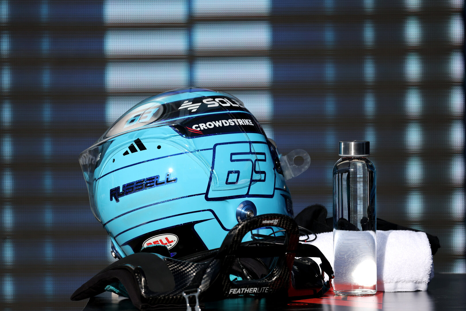 GP CANADA, The helmet of George Russell (GBR) Mercedes AMG Formula One Team in Sprint qualifying parc ferme.
22.05.2026. Formula 1 World Championship, Rd 5, Canadian Grand Prix, Montreal, Canada, Sprint Qualifiche Day.
- www.xpbimages.com, EMail: requests@xpbimages.com © Copyright: Charniaux / XPB Images