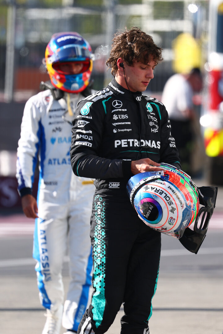 GP CANADA, Andrea Kimi Antonelli (ITA) Mercedes AMG Formula One Team in Sprint qualifying parc ferme.
22.05.2026. Formula 1 World Championship, Rd 5, Canadian Grand Prix, Montreal, Canada, Sprint Qualifiche Day.
- www.xpbimages.com, EMail: requests@xpbimages.com © Copyright: Bearne / XPB Images
