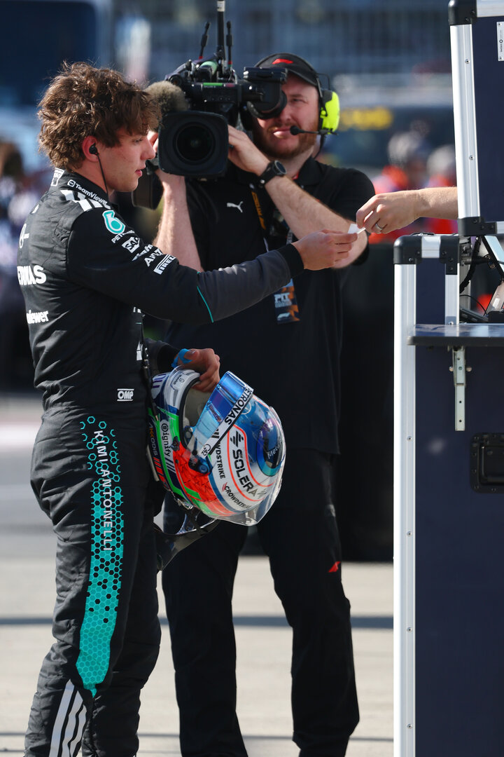 GP CANADA, Andrea Kimi Antonelli (ITA) Mercedes AMG Formula One Team in Sprint qualifying parc ferme.
22.05.2026. Formula 1 World Championship, Rd 5, Canadian Grand Prix, Montreal, Canada, Sprint Qualifiche Day.
- www.xpbimages.com, EMail: requests@xpbimages.com © Copyright: Bearne / XPB Images