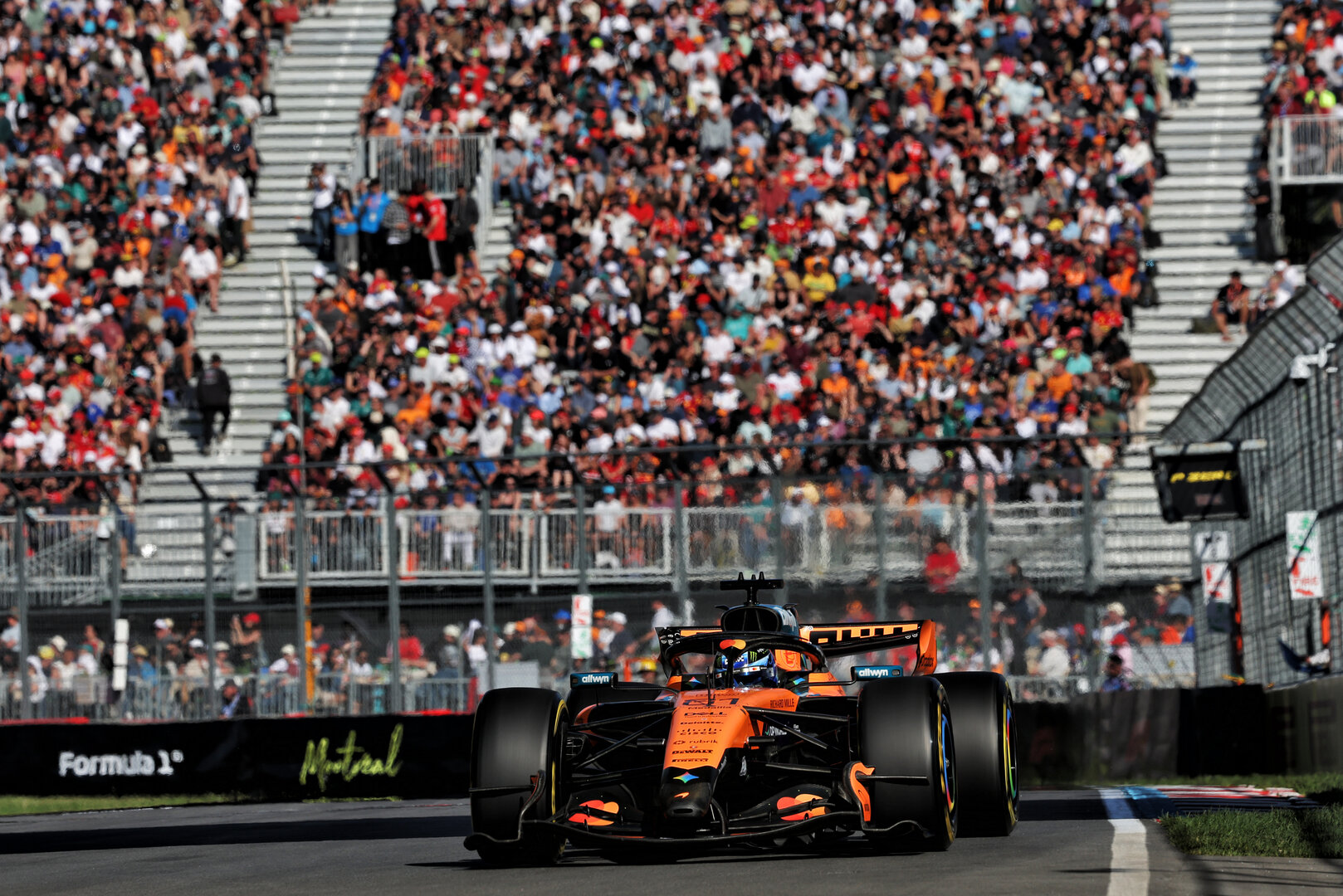 GP CANADA, Oscar Piastri (AUS) McLaren F1 Team MCL40.
22.05.2026. Formula 1 World Championship, Rd 5, Canadian Grand Prix, Montreal, Canada, Sprint Qualifiche Day.
 - www.xpbimages.com, EMail: requests@xpbimages.com © Copyright: Dunbar / XPB Images