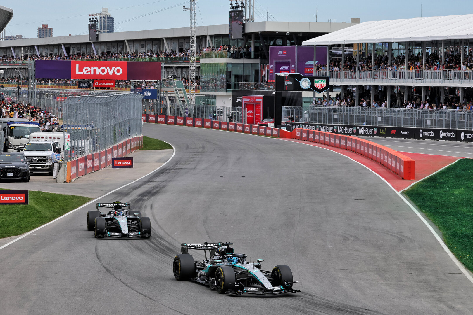 GP CANADA, George Russell (GBR) Mercedes AMG Formula One Team W17 davanti a team mate Andrea Kimi Antonelli (ITA) Mercedes AMG Formula One Team W17.
23.05.2026. Formula 1 World Championship, Rd 5, Canadian Grand Prix, Montreal, Canada, Sprint e Qualifiche Day.
- www.xpbimages.com, EMail: requests@xpbimages.com © Copyright: Moy / XPB Images