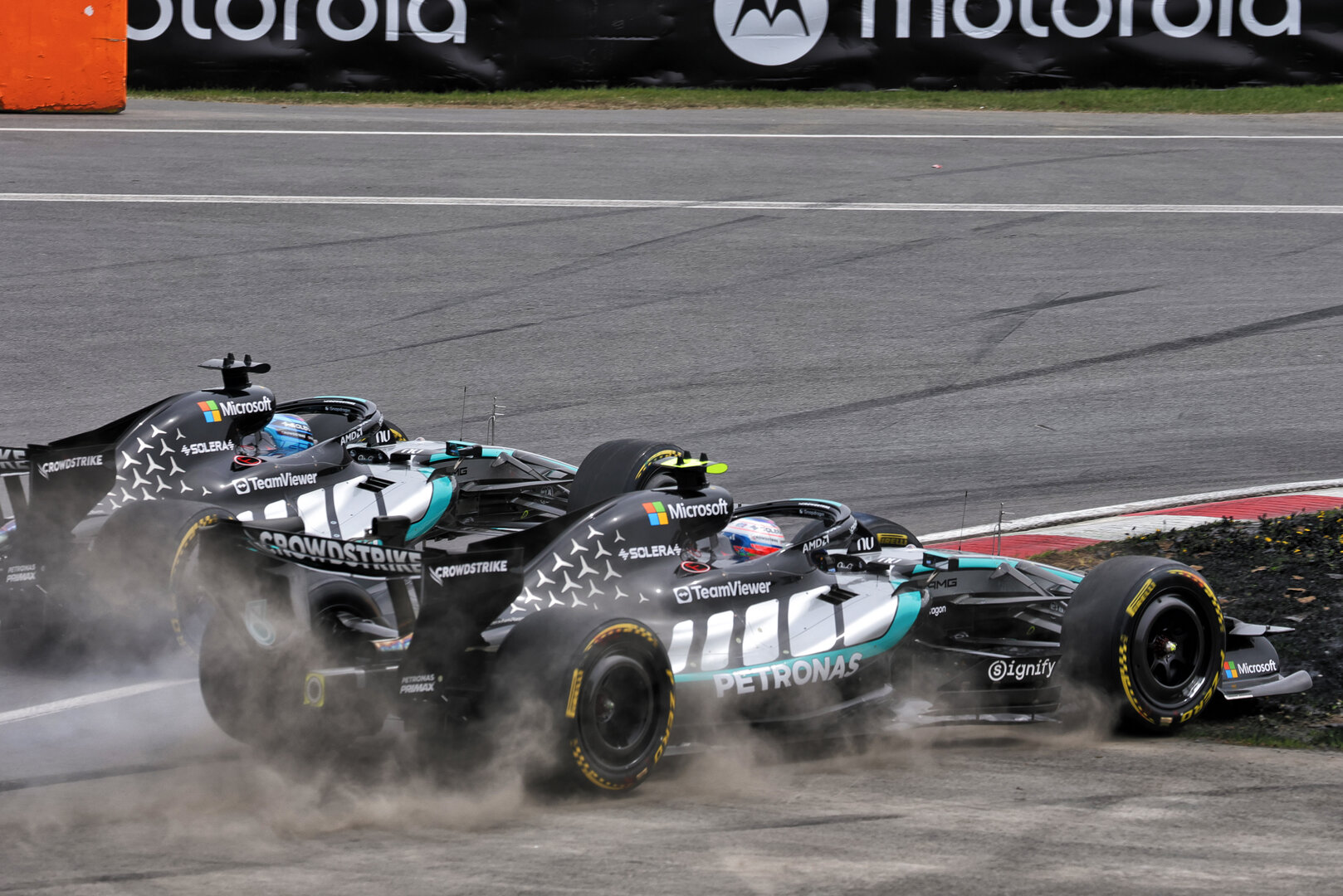 GP CANADA, George Russell (GBR) Mercedes AMG Formula One Team W17 e Andrea Kimi Antonelli (ITA) Mercedes AMG Formula One Team W17 battle for the lead of the Sprint race.
23.05.2026. Formula 1 World Championship, Rd 5, Canadian Grand Prix, Montreal, Canada, Sprint e Qualifiche Day.
- www.xpbimages.com, EMail: requests@xpbimages.com © Copyright: Moy / XPB Images